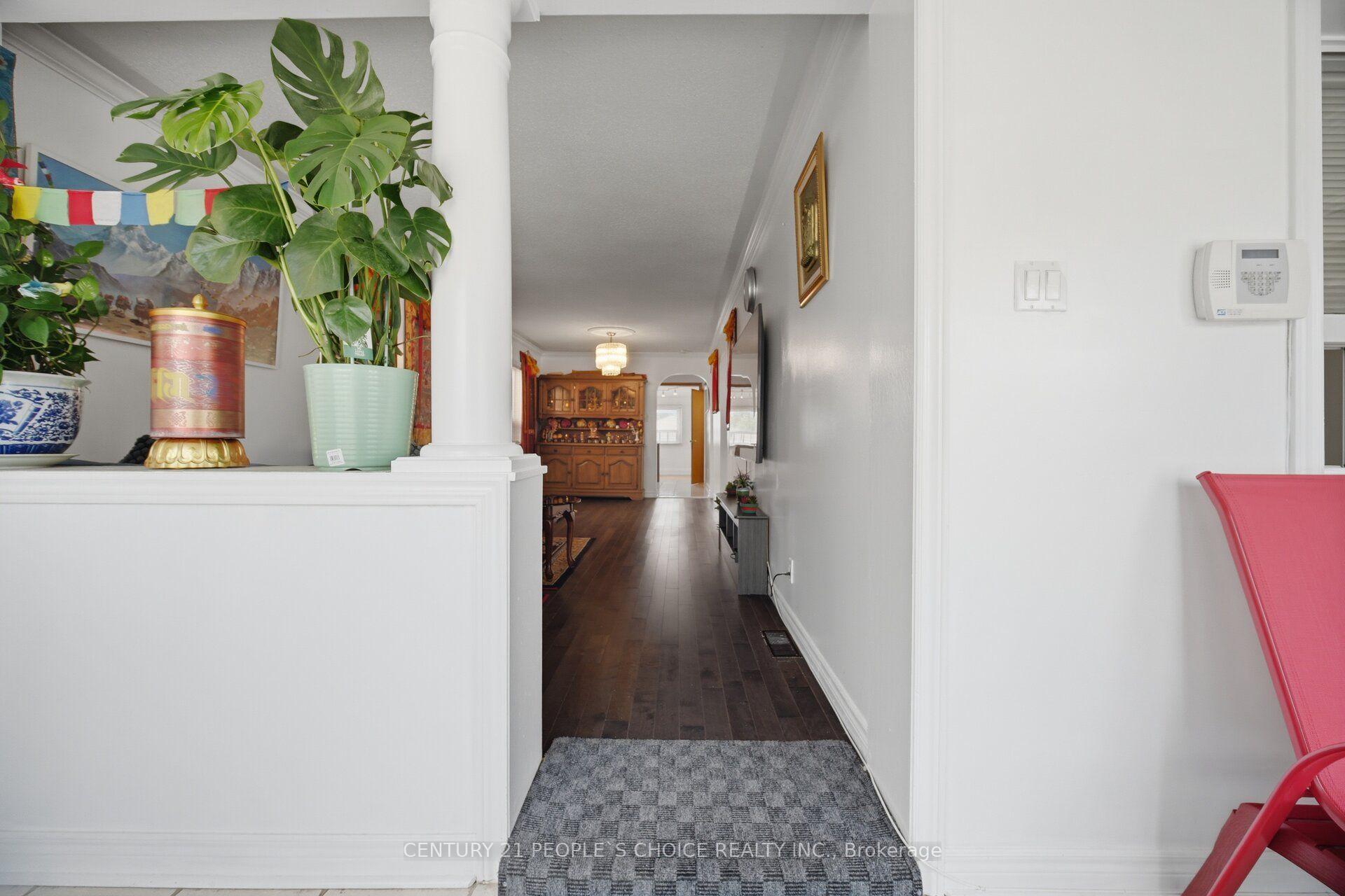 Photo 9 of 161 Northland Avenue, Toronto, Rockcliffe-Smythe — HOMEH