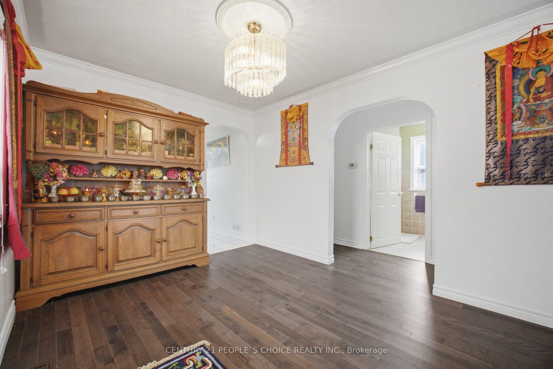 Photo 16 of 161 Northland Avenue, Toronto, Rockcliffe-Smythe — HOMEH