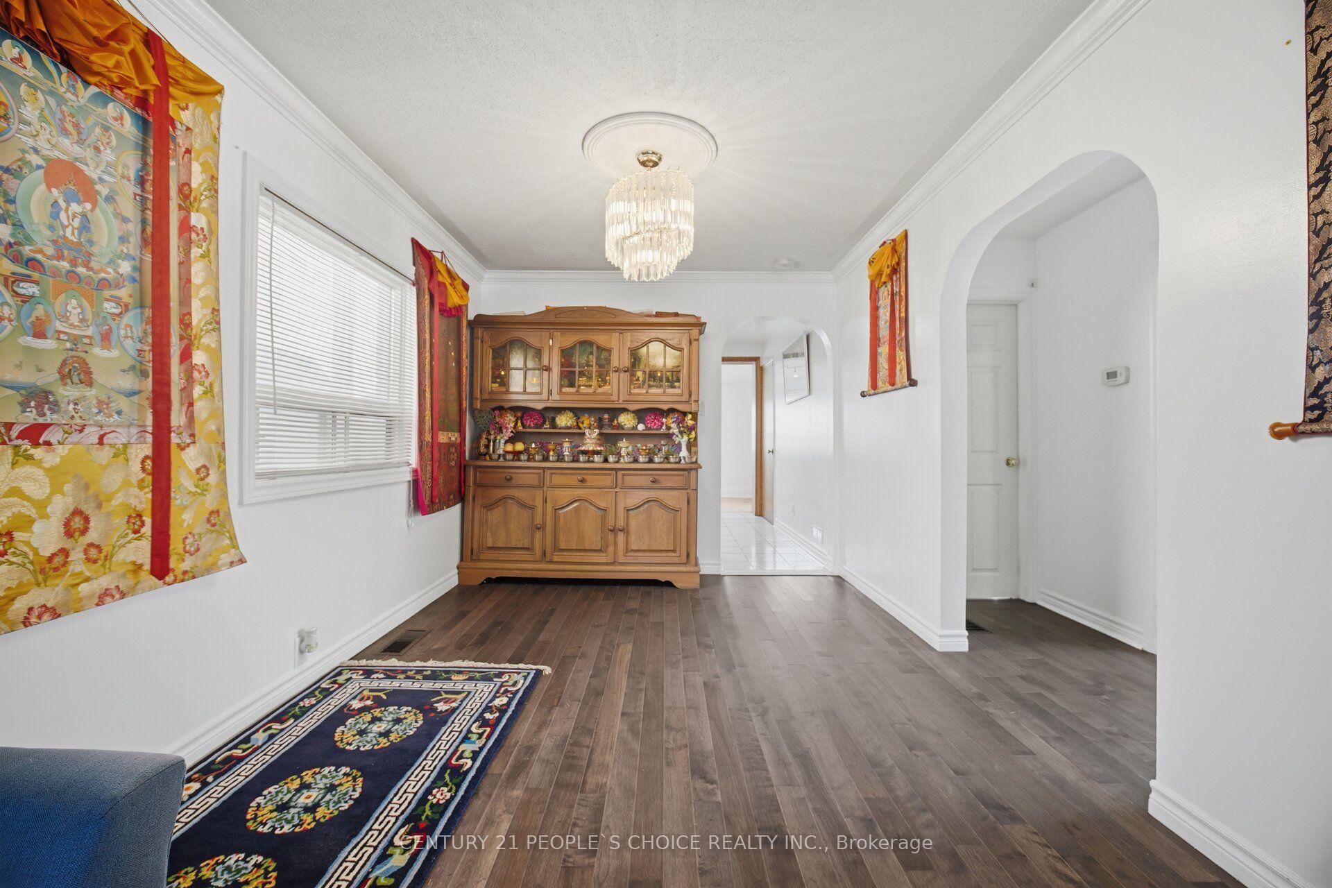 Photo 17 of 161 Northland Avenue, Toronto, Rockcliffe-Smythe — HOMEH