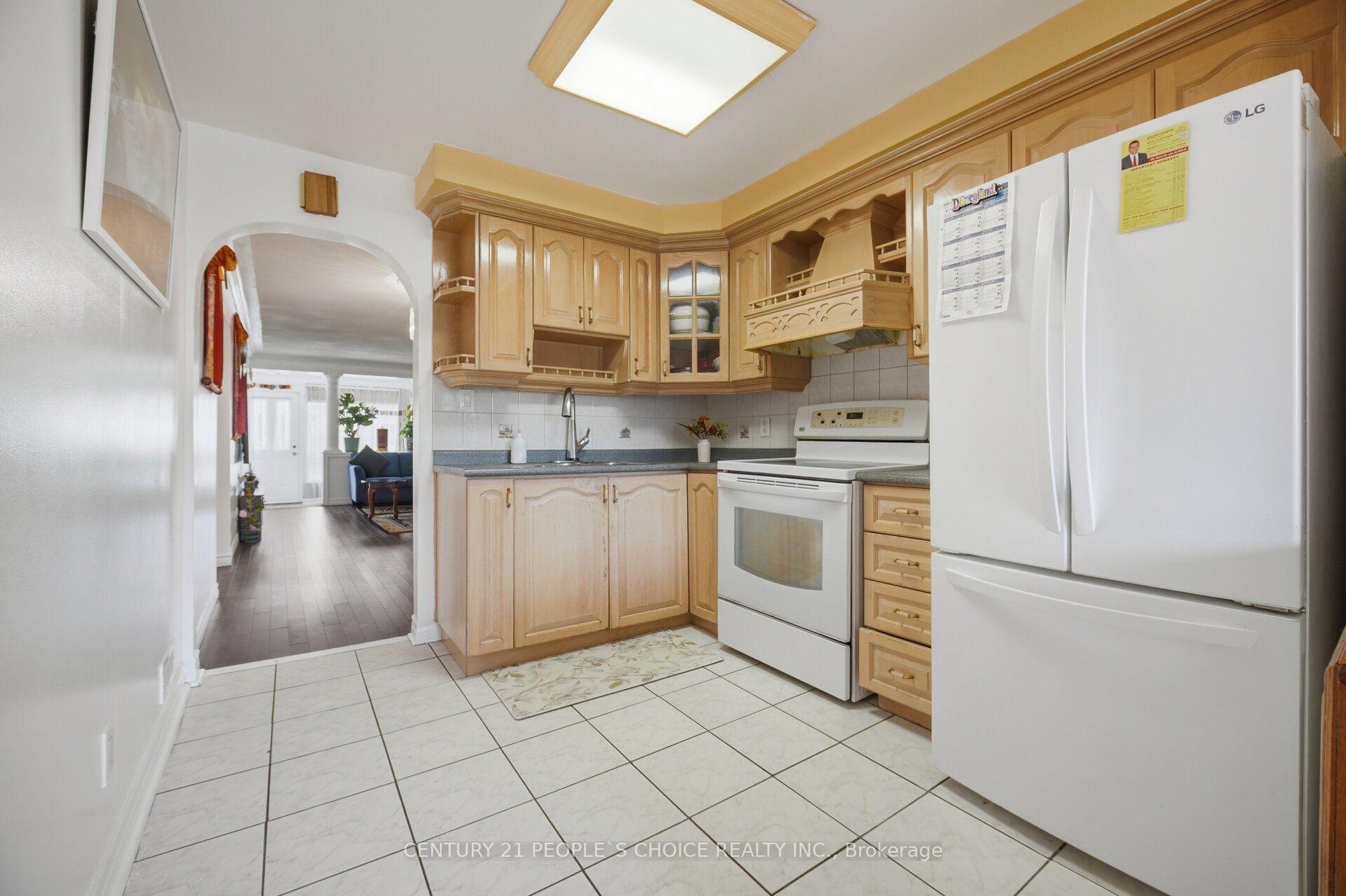 Photo 18 of 161 Northland Avenue, Toronto, Rockcliffe-Smythe — HOMEH
