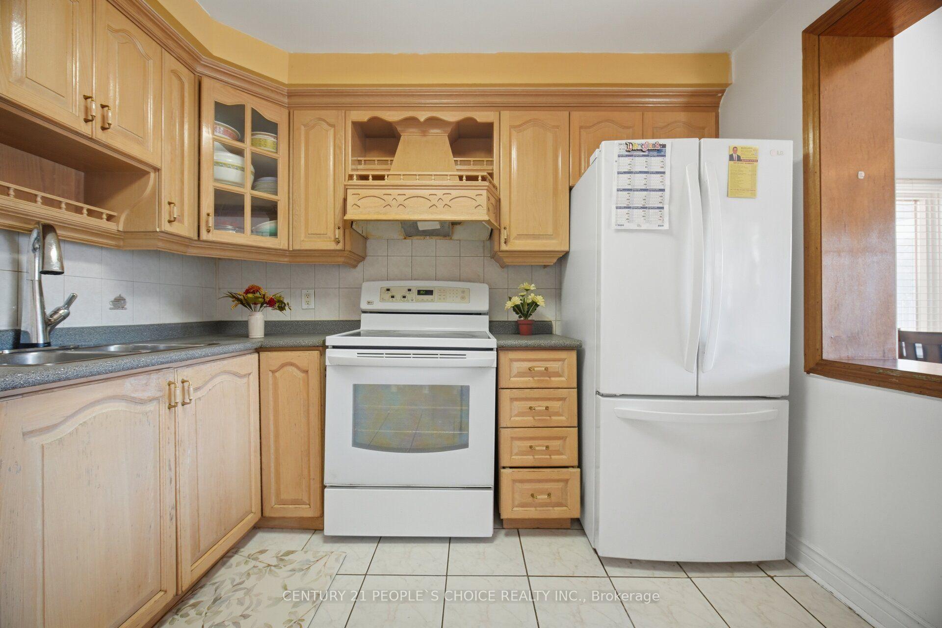 Photo 19 of 161 Northland Avenue, Toronto, Rockcliffe-Smythe — HOMEH