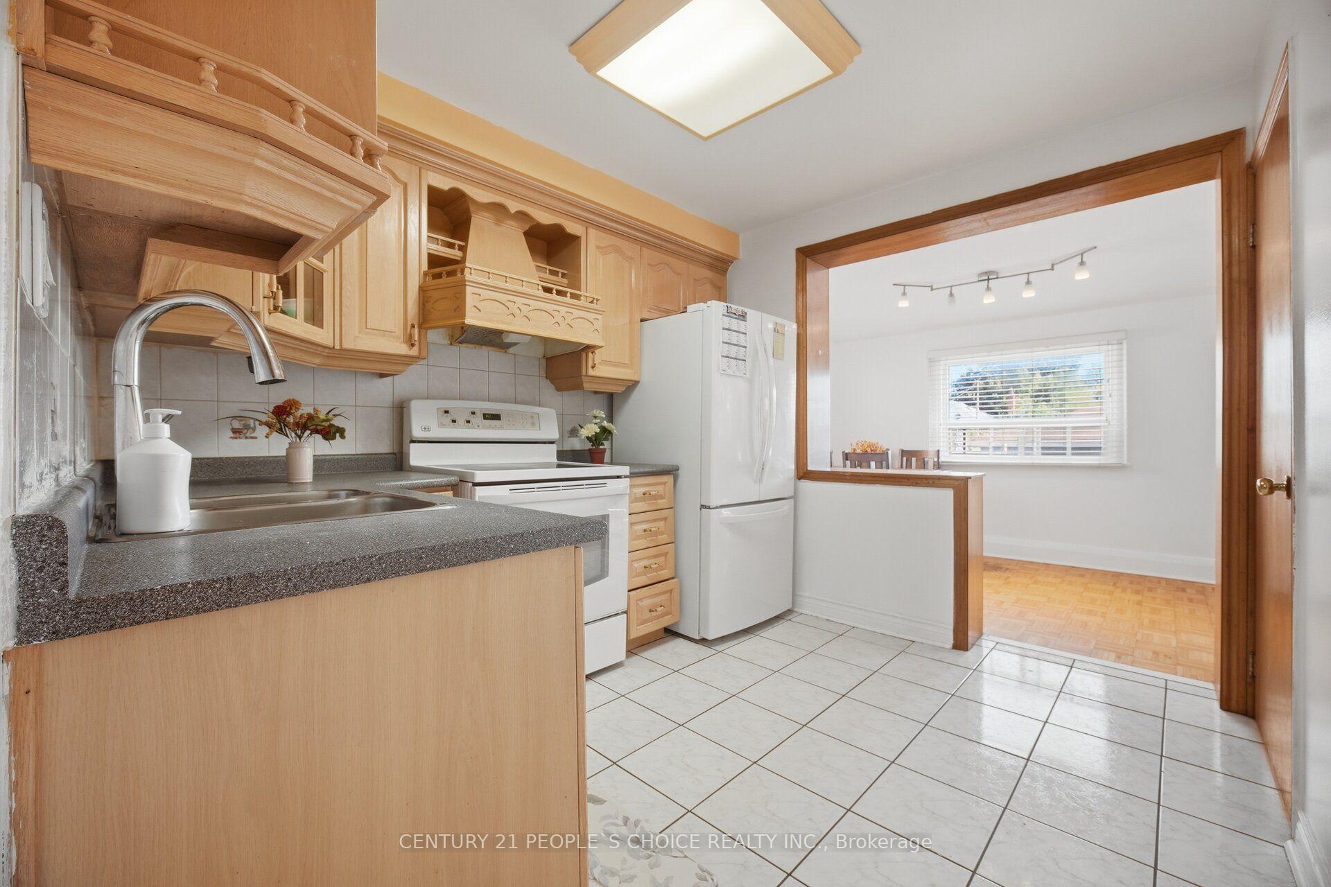 Photo 20 of 161 Northland Avenue, Toronto, Rockcliffe-Smythe — HOMEH