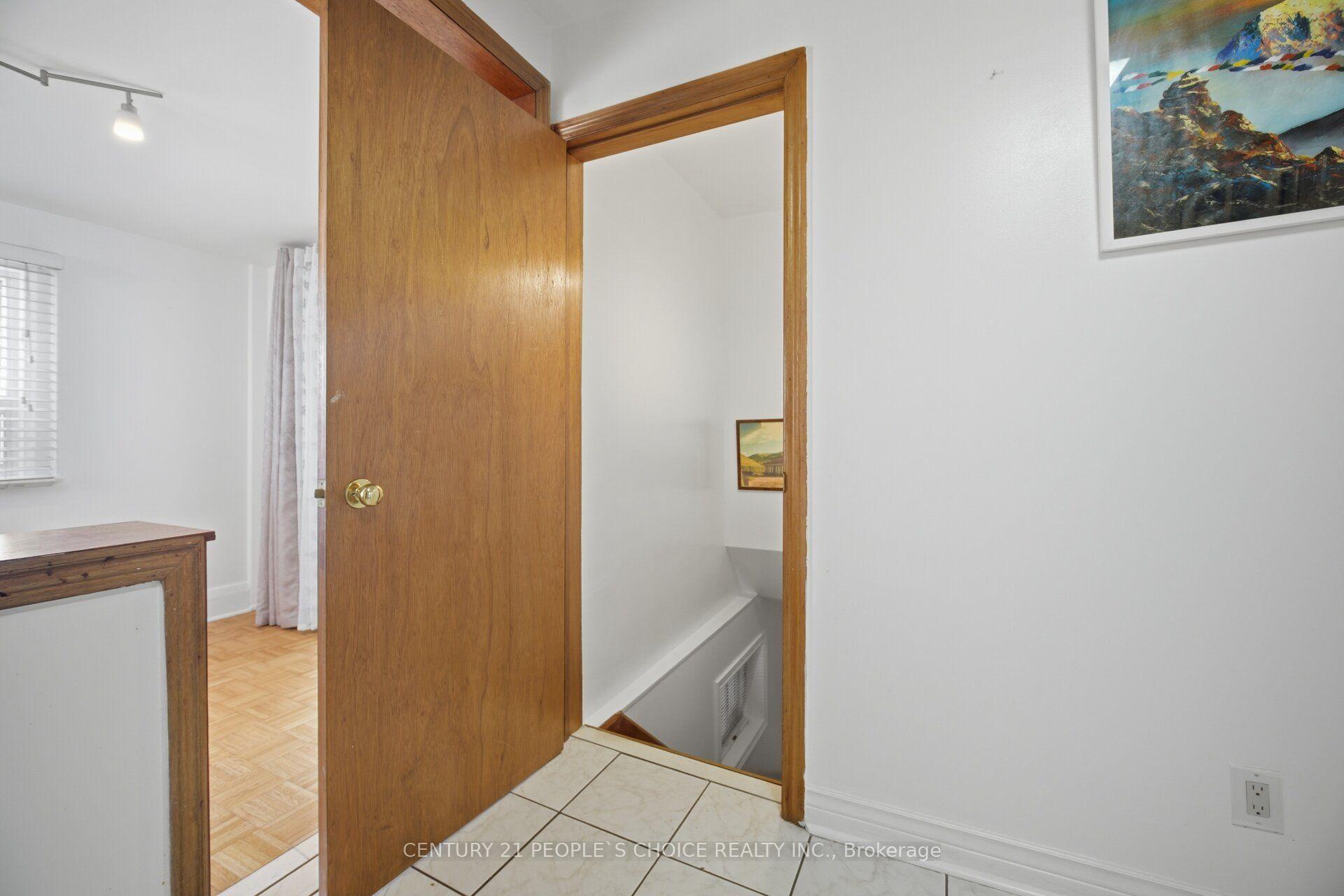 Photo 31 of 161 Northland Avenue, Toronto, Rockcliffe-Smythe — HOMEH
