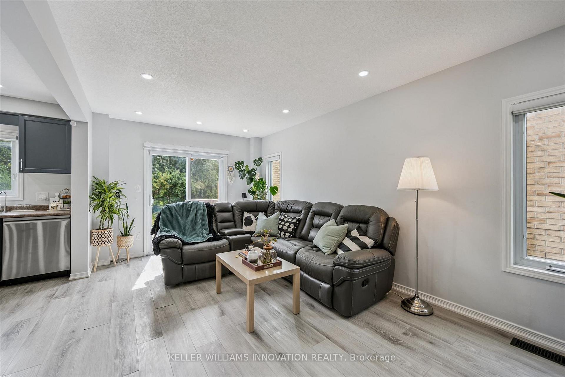 Photo 4 of 81 Windale Crescent, Kitchener, Forest Hill — HOMEH