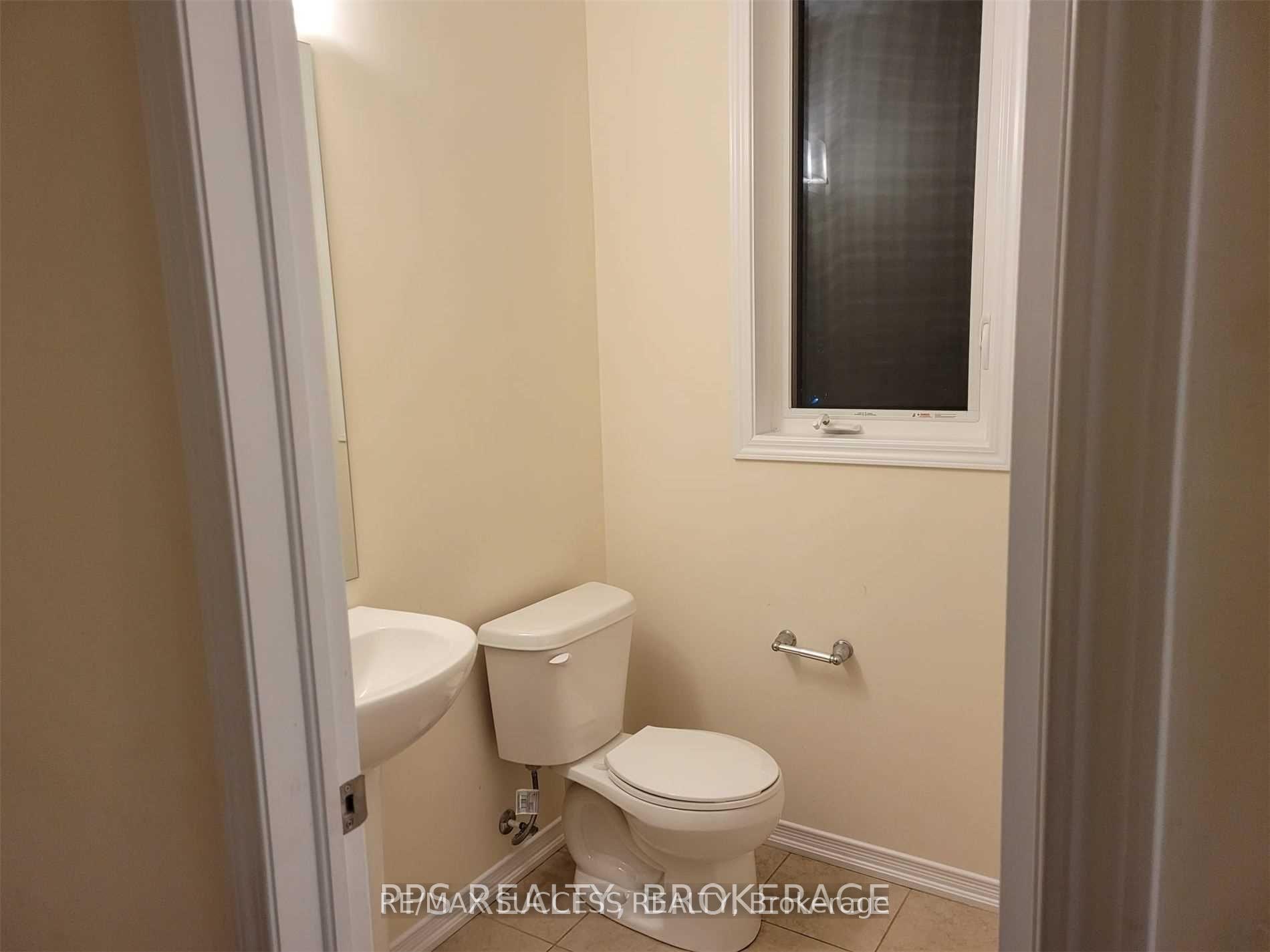 Photo 5 of 7916 Odell Crescent, Niagara Falls, Brown — HOMEH