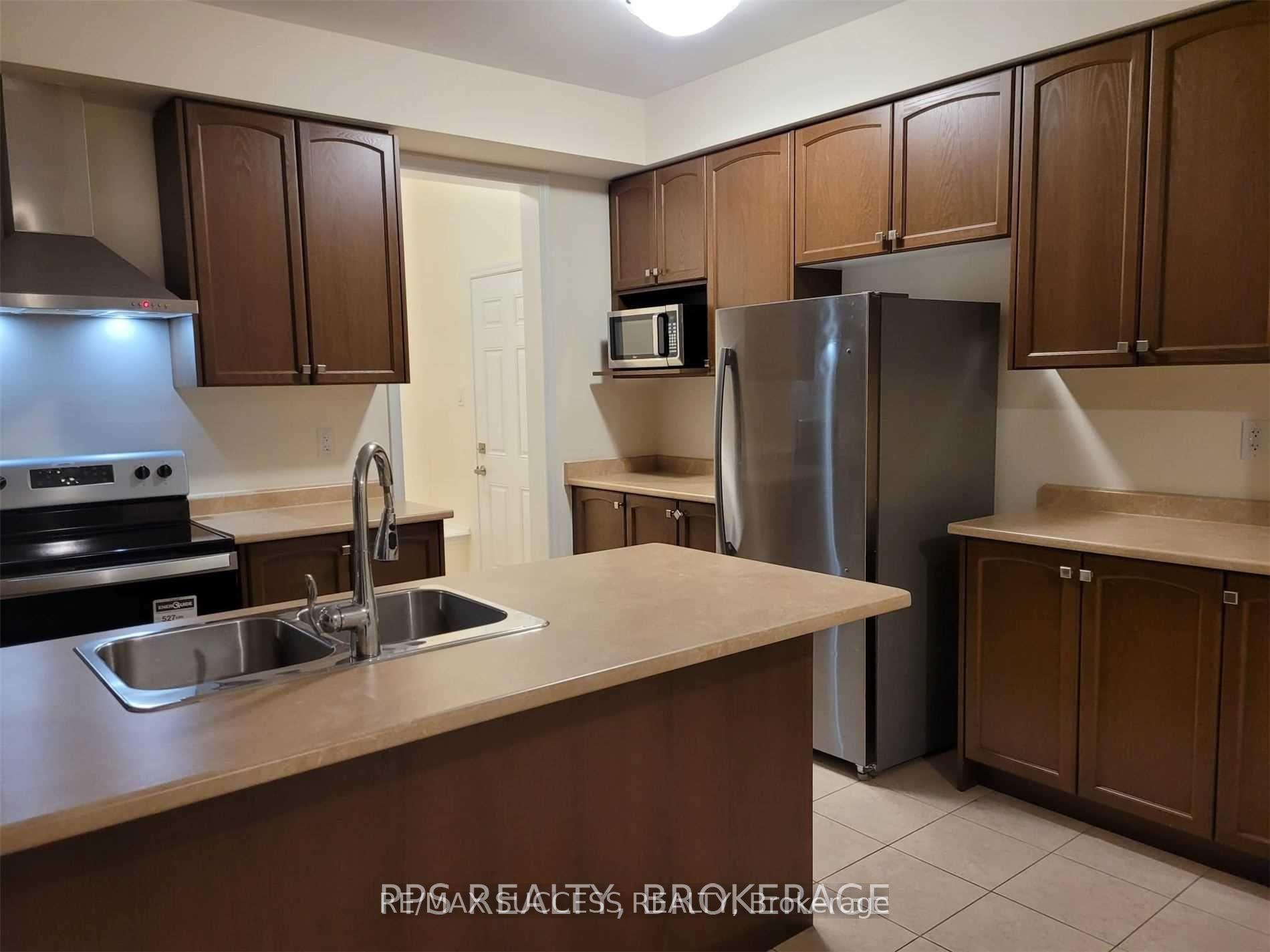 Photo 7 of 7916 Odell Crescent, Niagara Falls, Brown — HOMEH