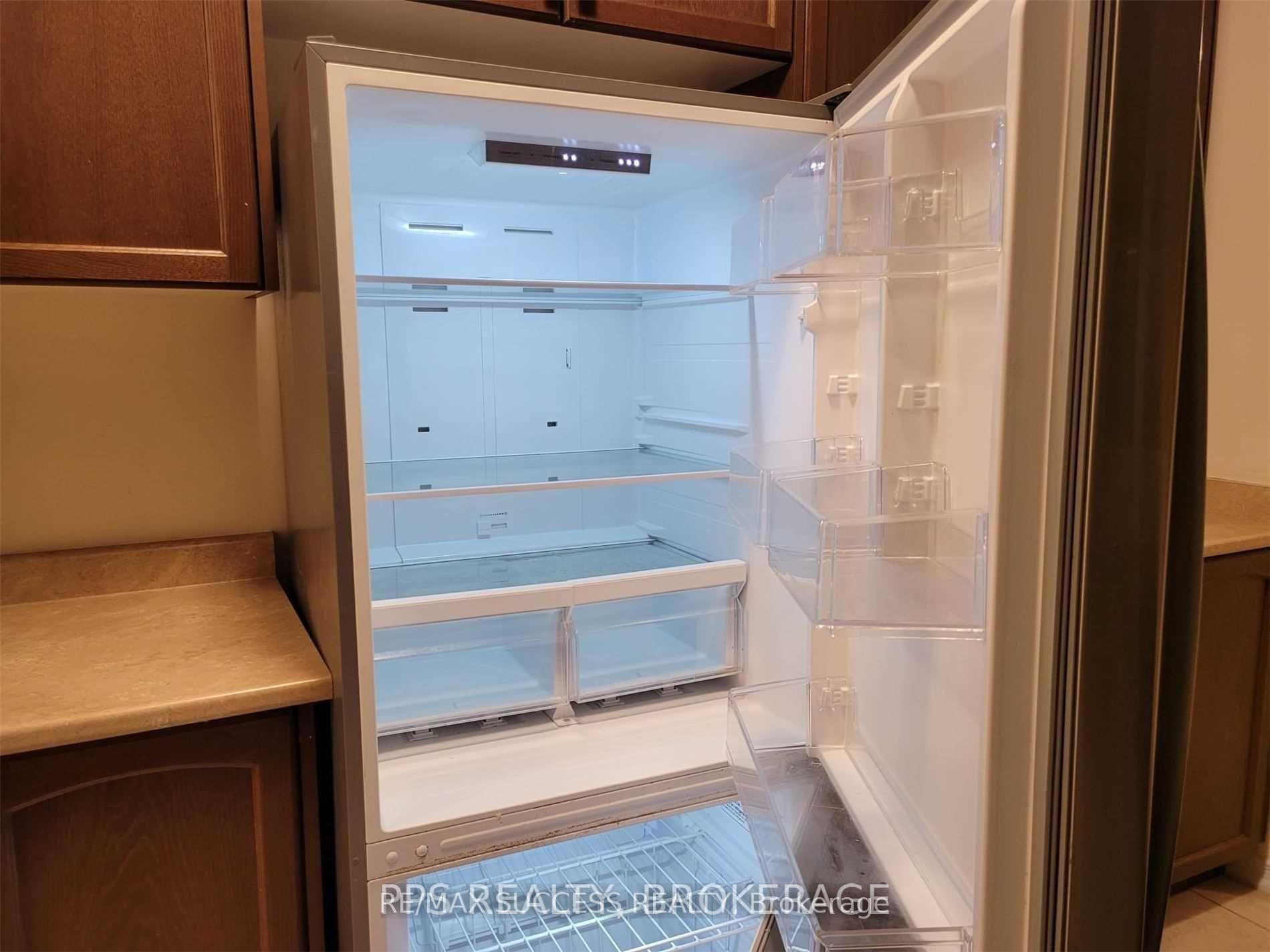 Photo 13 of 7916 Odell Crescent, Niagara Falls, Brown — HOMEH