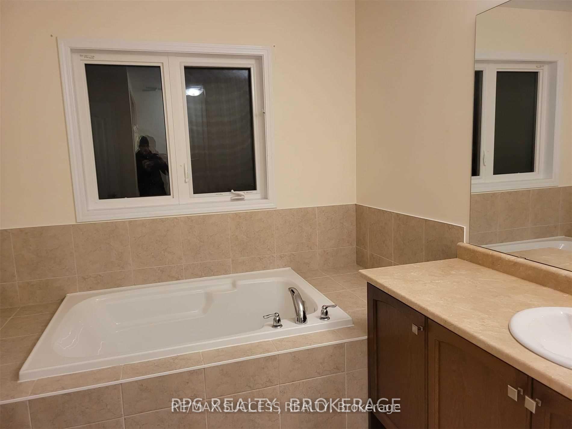 Photo 27 of 7916 Odell Crescent, Niagara Falls, Brown — HOMEH