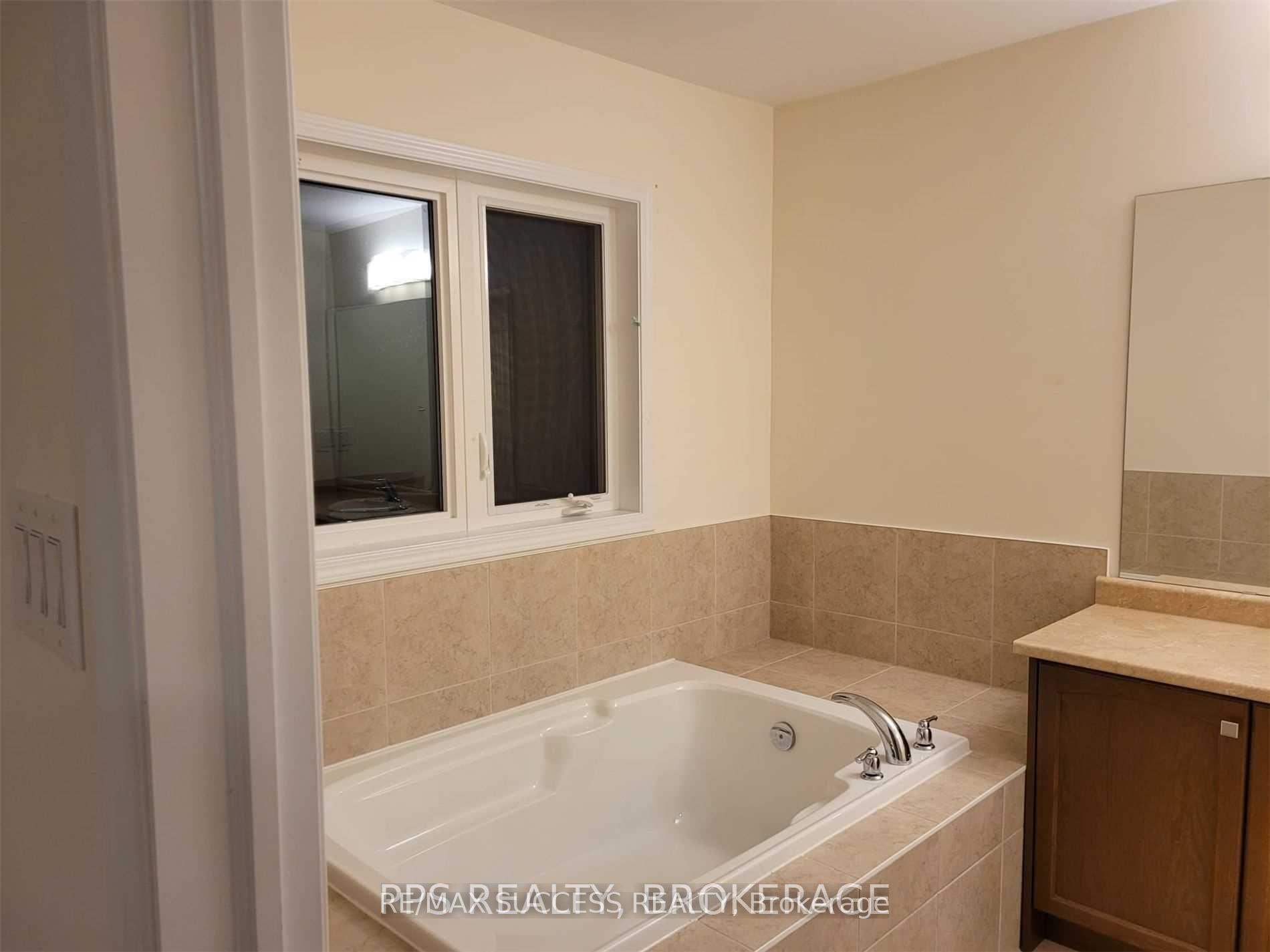 Photo 28 of 7916 Odell Crescent, Niagara Falls, Brown — HOMEH