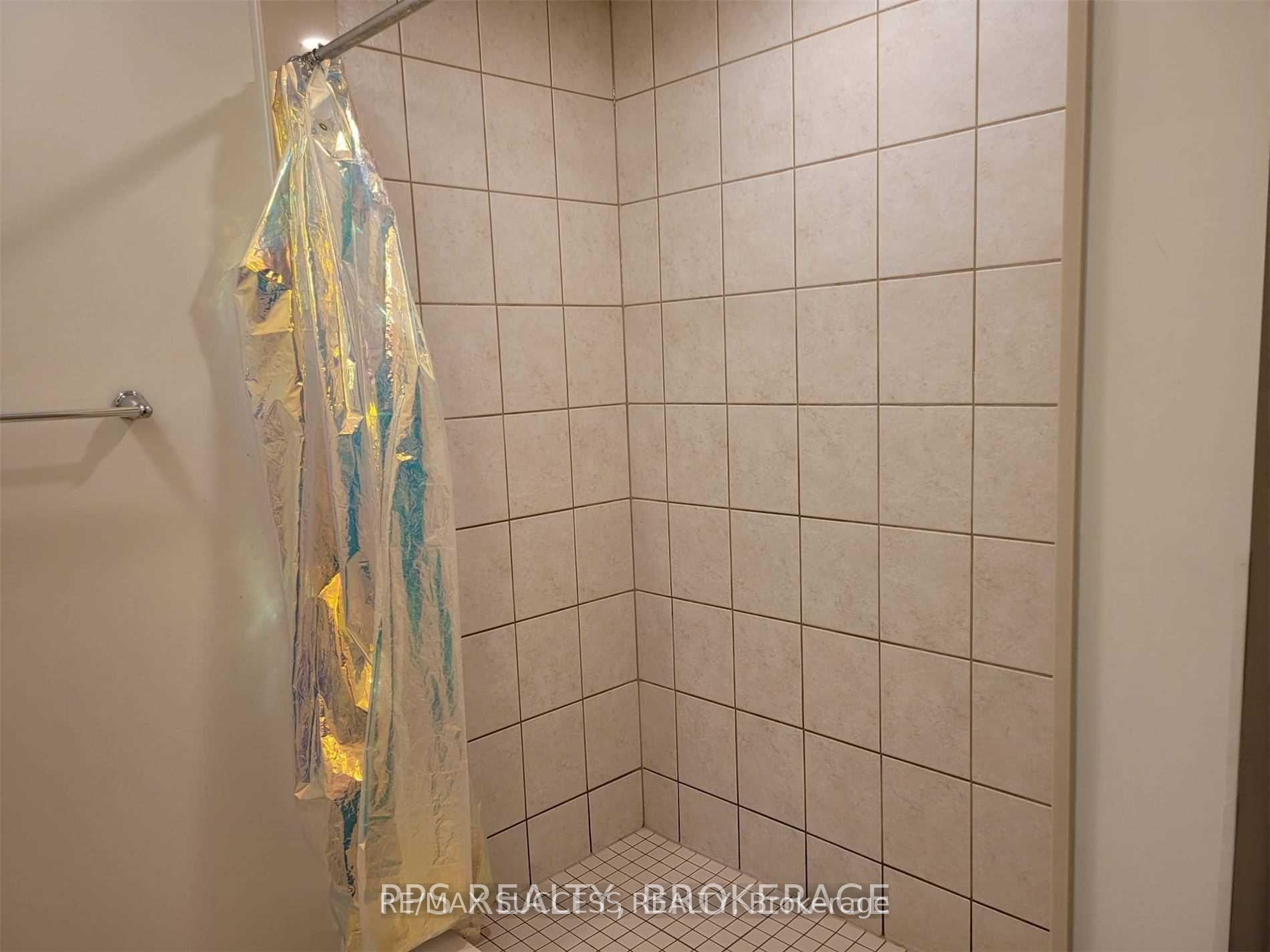 Photo 32 of 7916 Odell Crescent, Niagara Falls, Brown — HOMEH