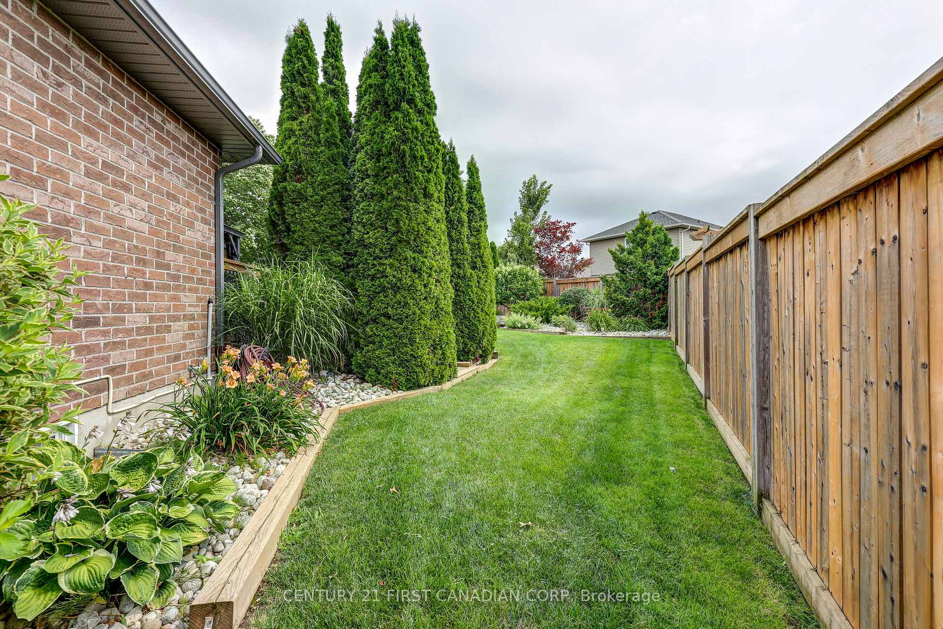 Photo 5 of 26 Cardinal Court, St. Thomas — HOMEH