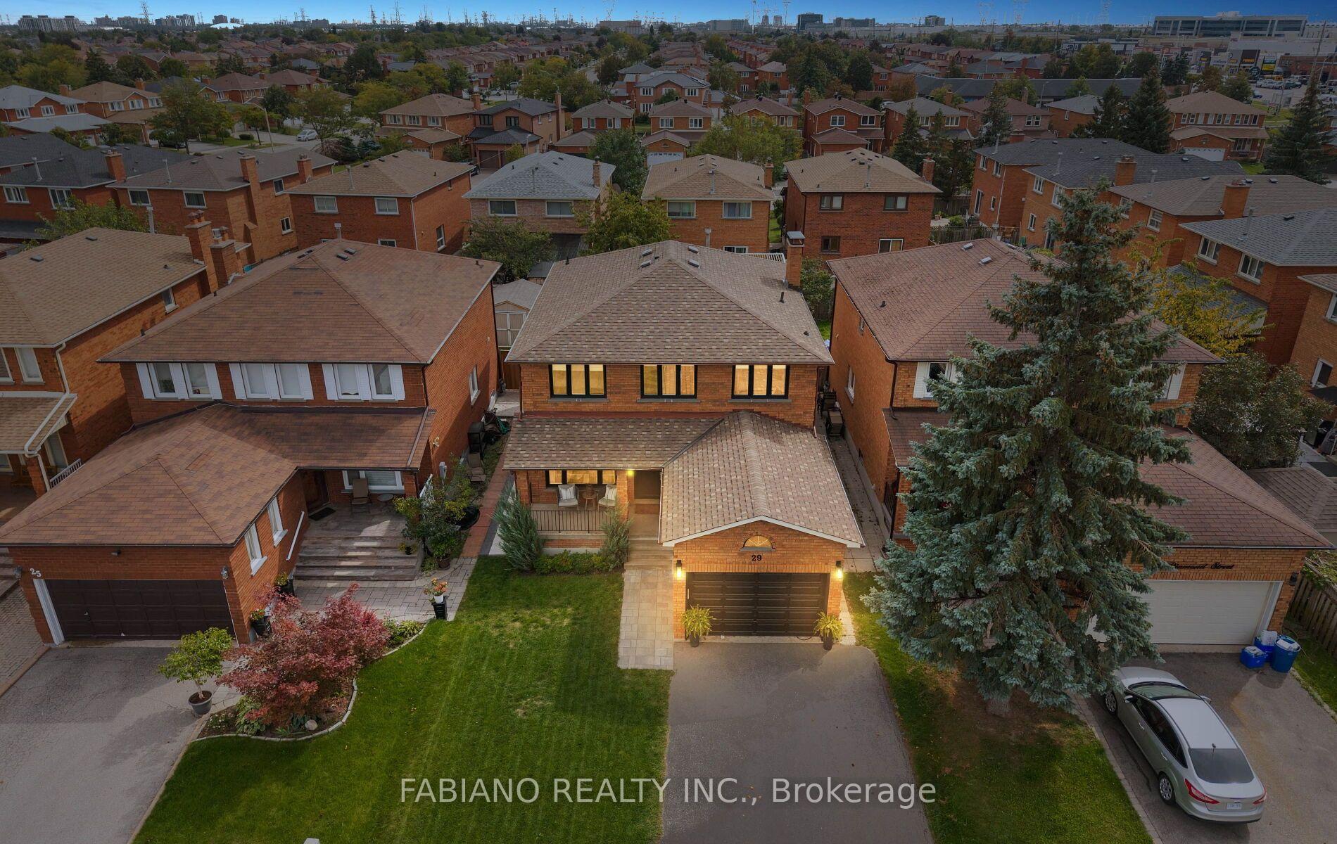 Photo 3 of 29 Diamond Street, Vaughan, West Woodbridge — HOMEH