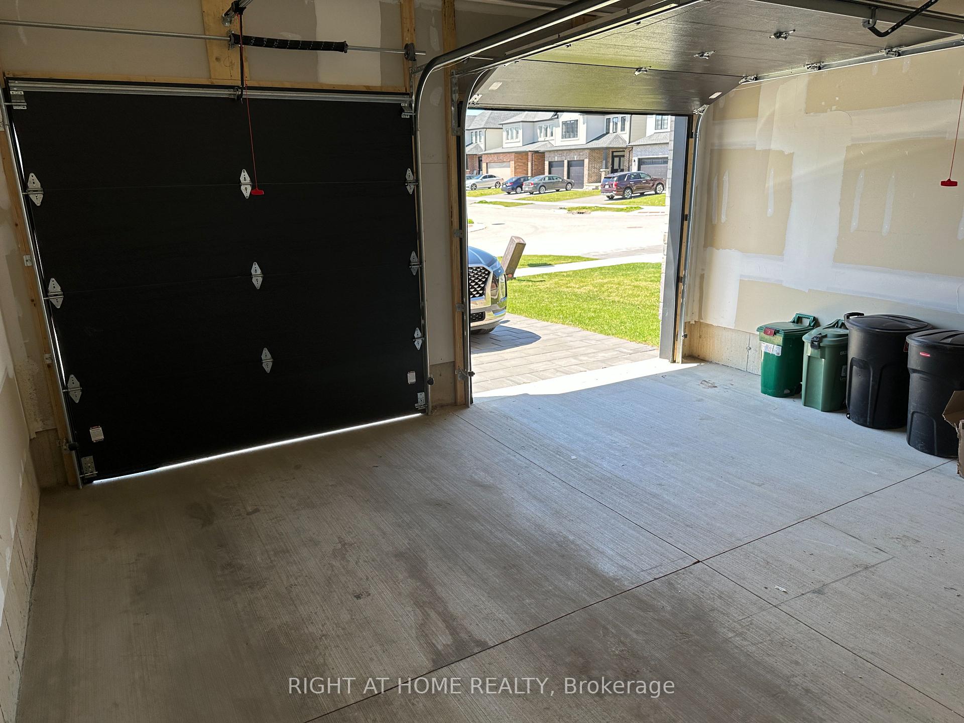 Photo 4 of 2967 Petty Road, London, South W — HOMEH