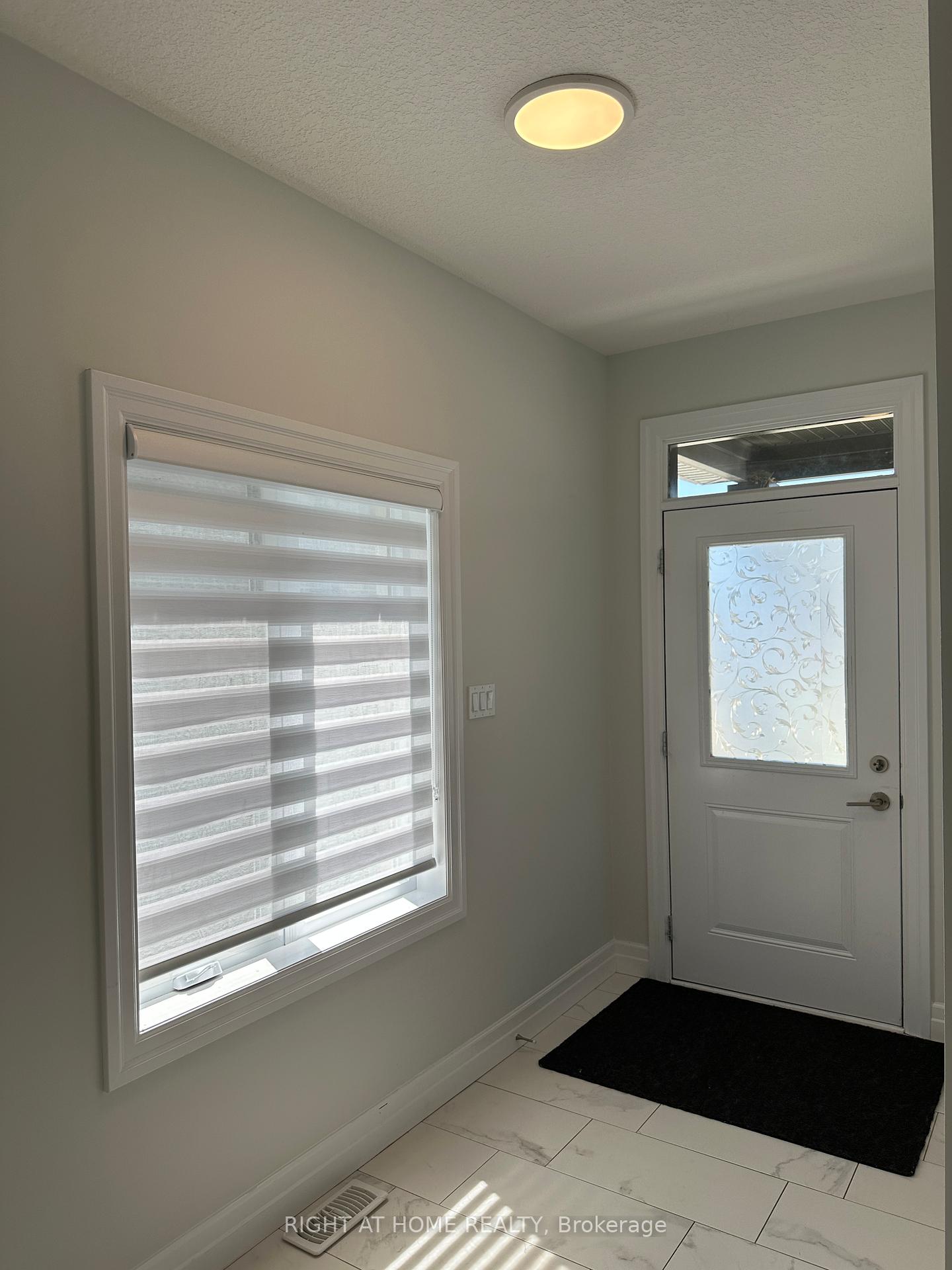 Photo 5 of 2967 Petty Road, London, South W — HOMEH