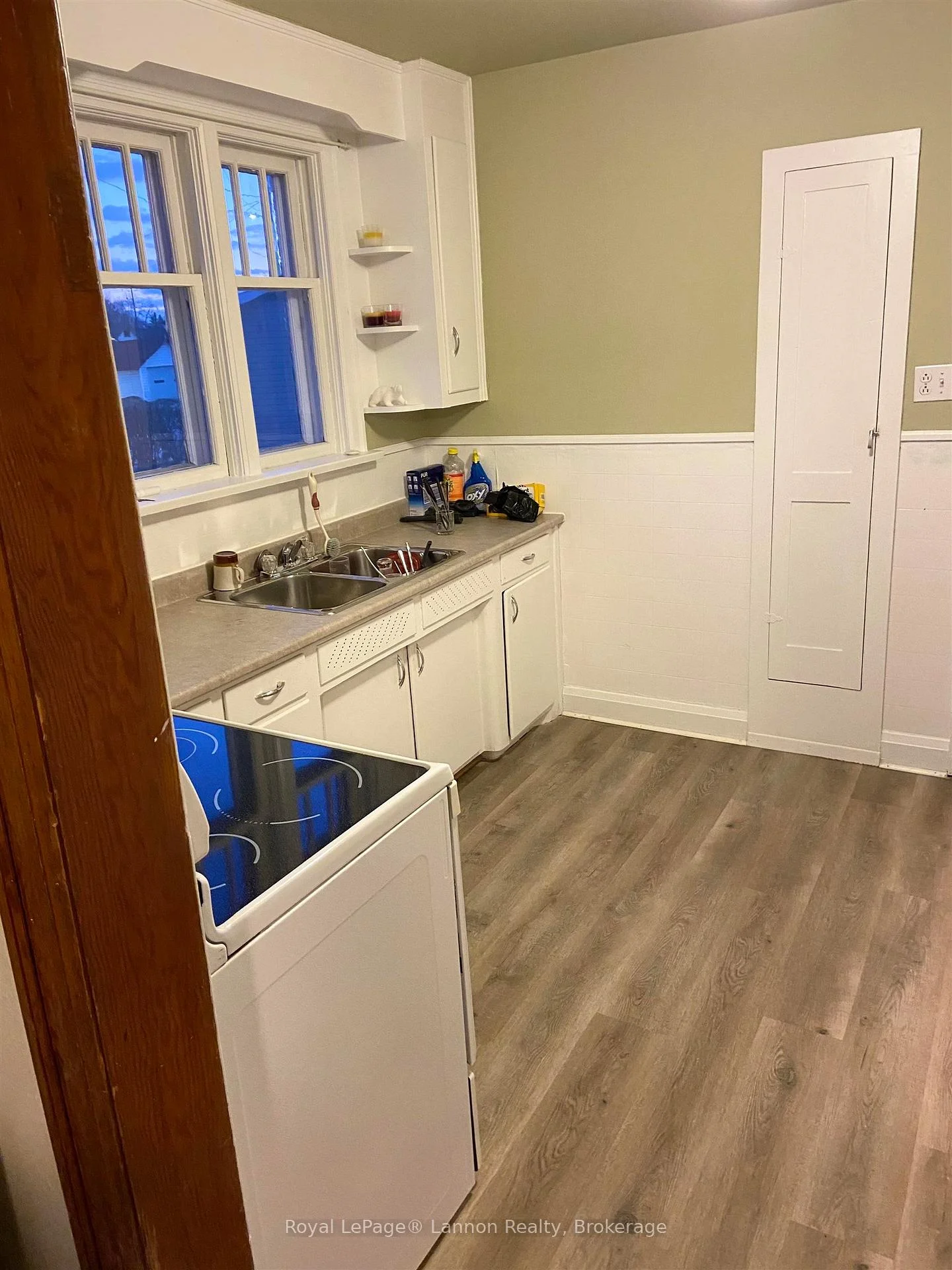 Photo 11 of 715 May Street N, Thunder Bay, McKeller Park — HOMEH