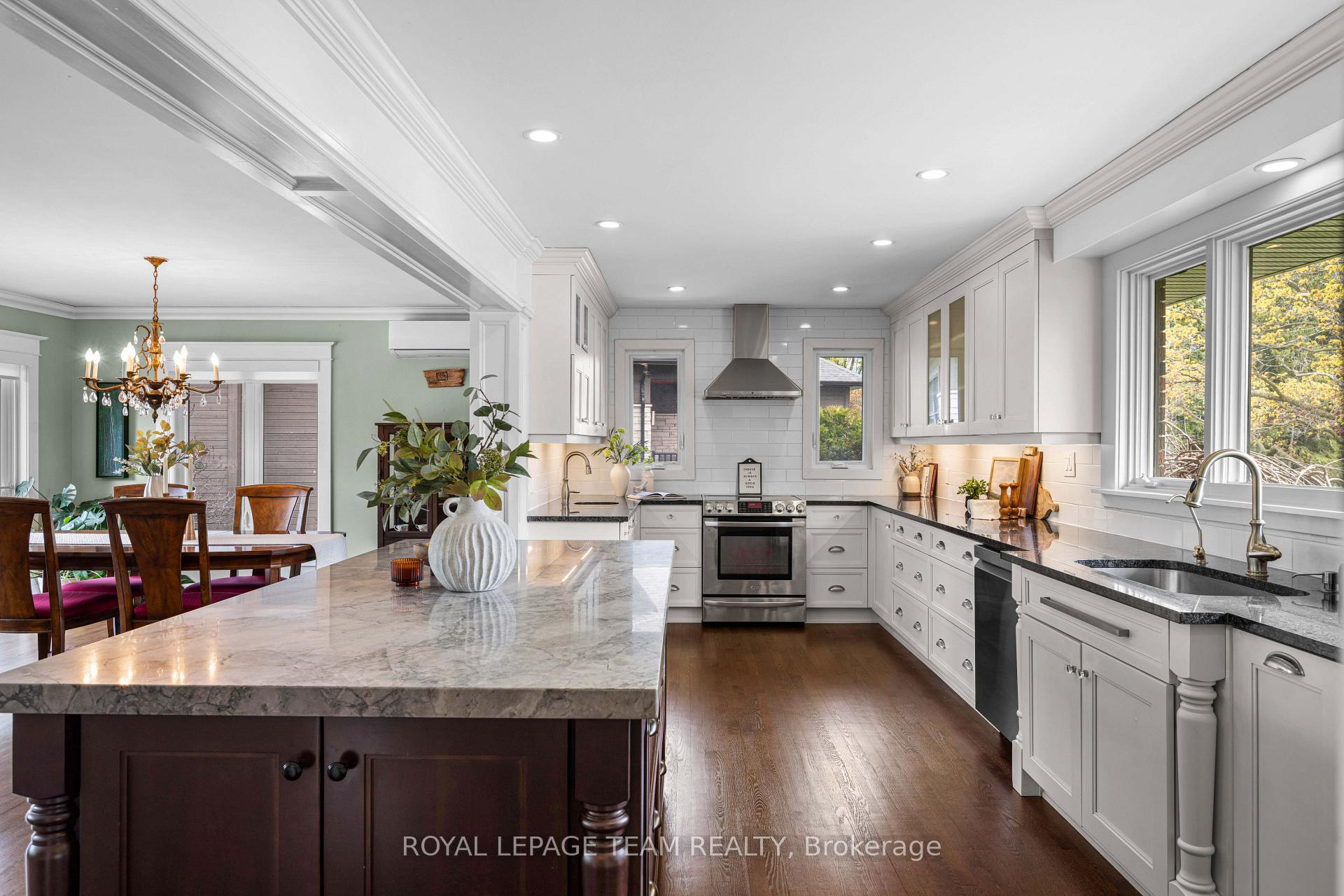 Photo 3 of 2 Lockview Road, Ottawa, Manotick Village & Manotick Estates — HOMEH