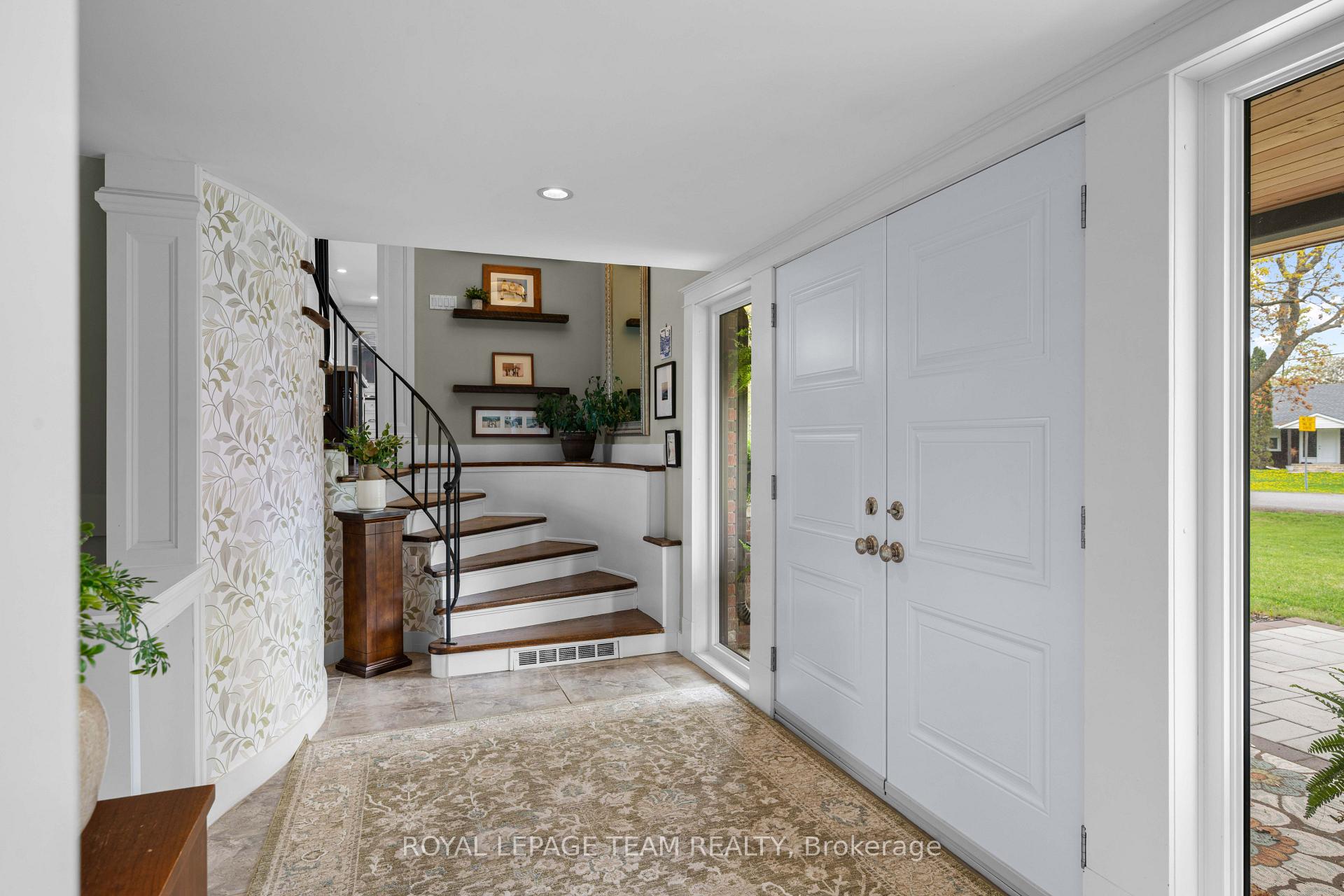 Photo 5 of 2 Lockview Road, Ottawa, Manotick Village & Manotick Estates — HOMEH