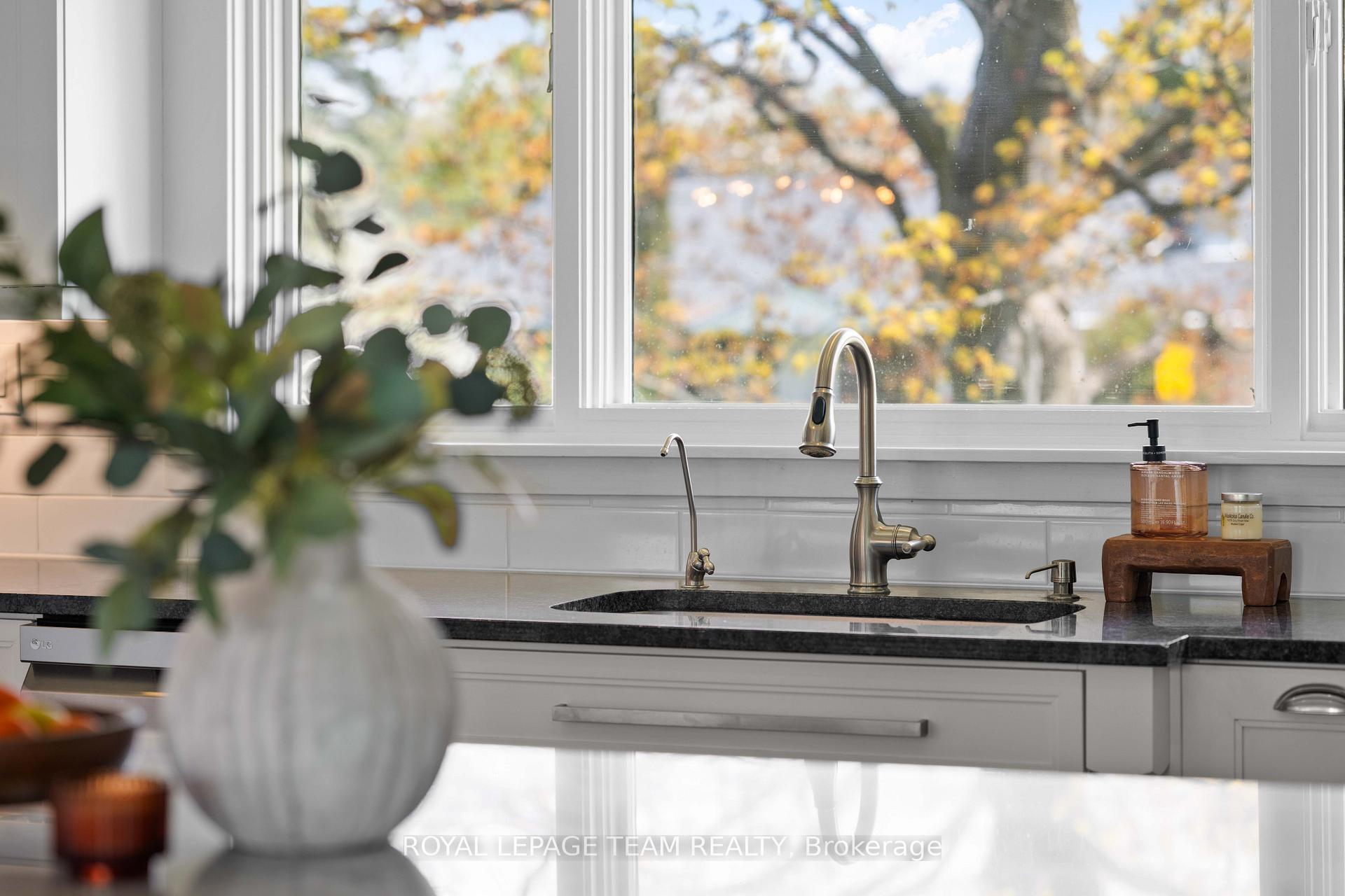 Photo 19 of 2 Lockview Road, Ottawa, Manotick Village & Manotick Estates — HOMEH