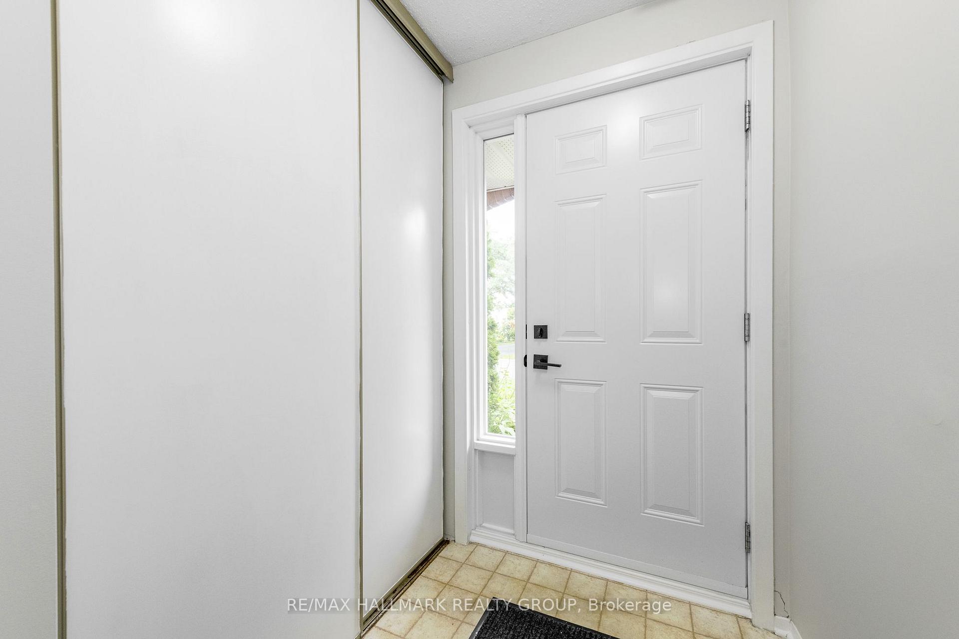 Photo 6 of Unit B, 409 Pickford Drive, Ottawa, Kanata - Katimavik — HOMEH