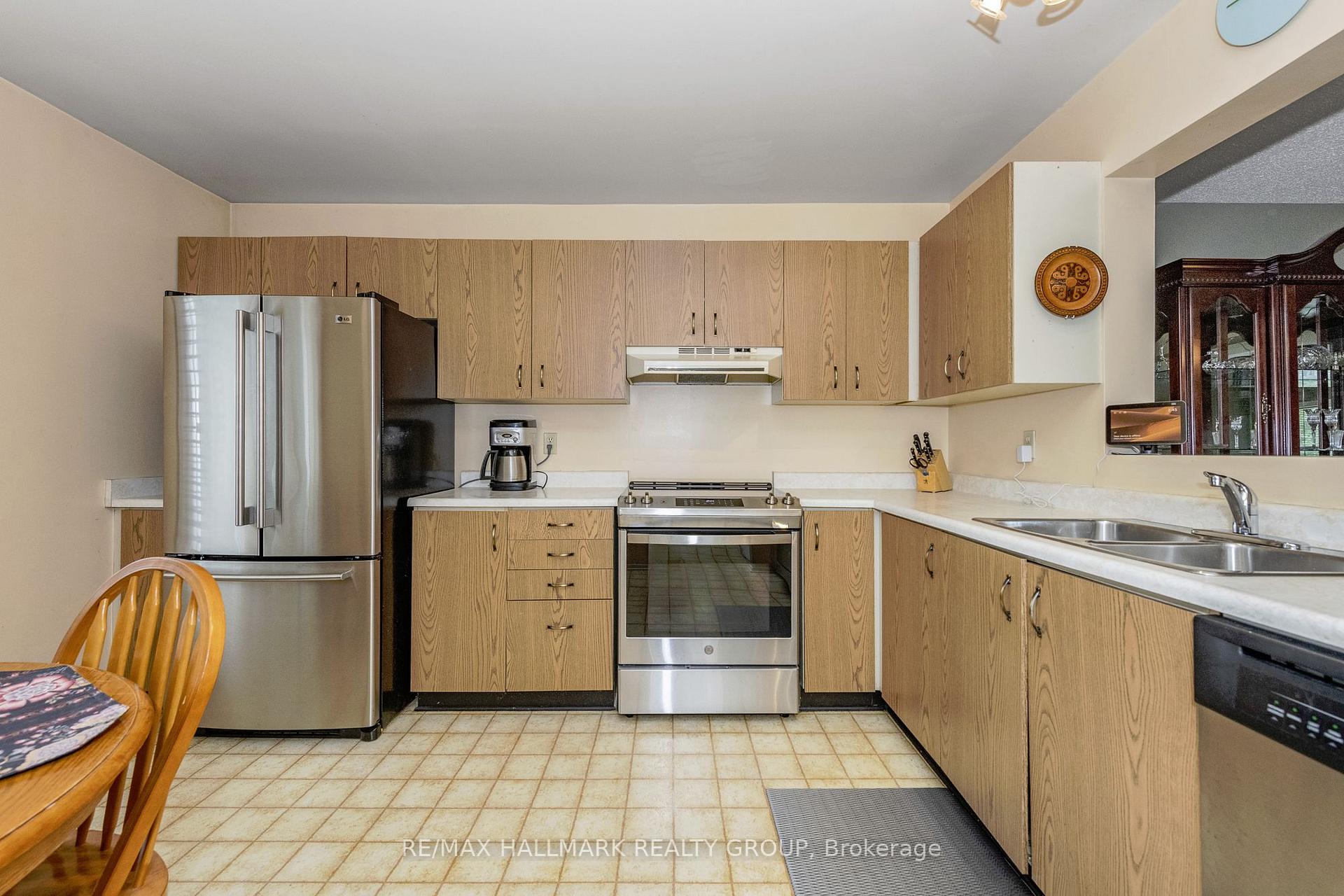 Photo 20 of Unit B, 409 Pickford Drive, Ottawa, Kanata - Katimavik — HOMEH