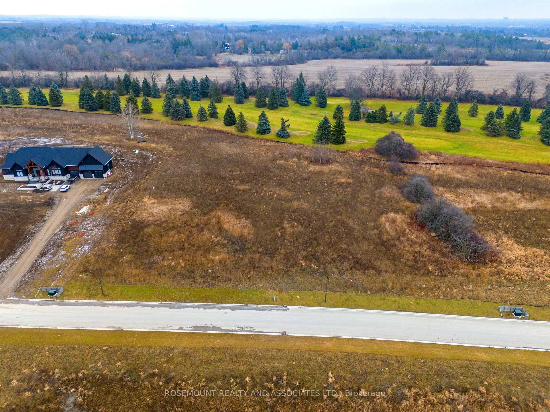 Photo 2 of 33 Franklin Crescent, Whitby, Rural Whitby — HOMEH