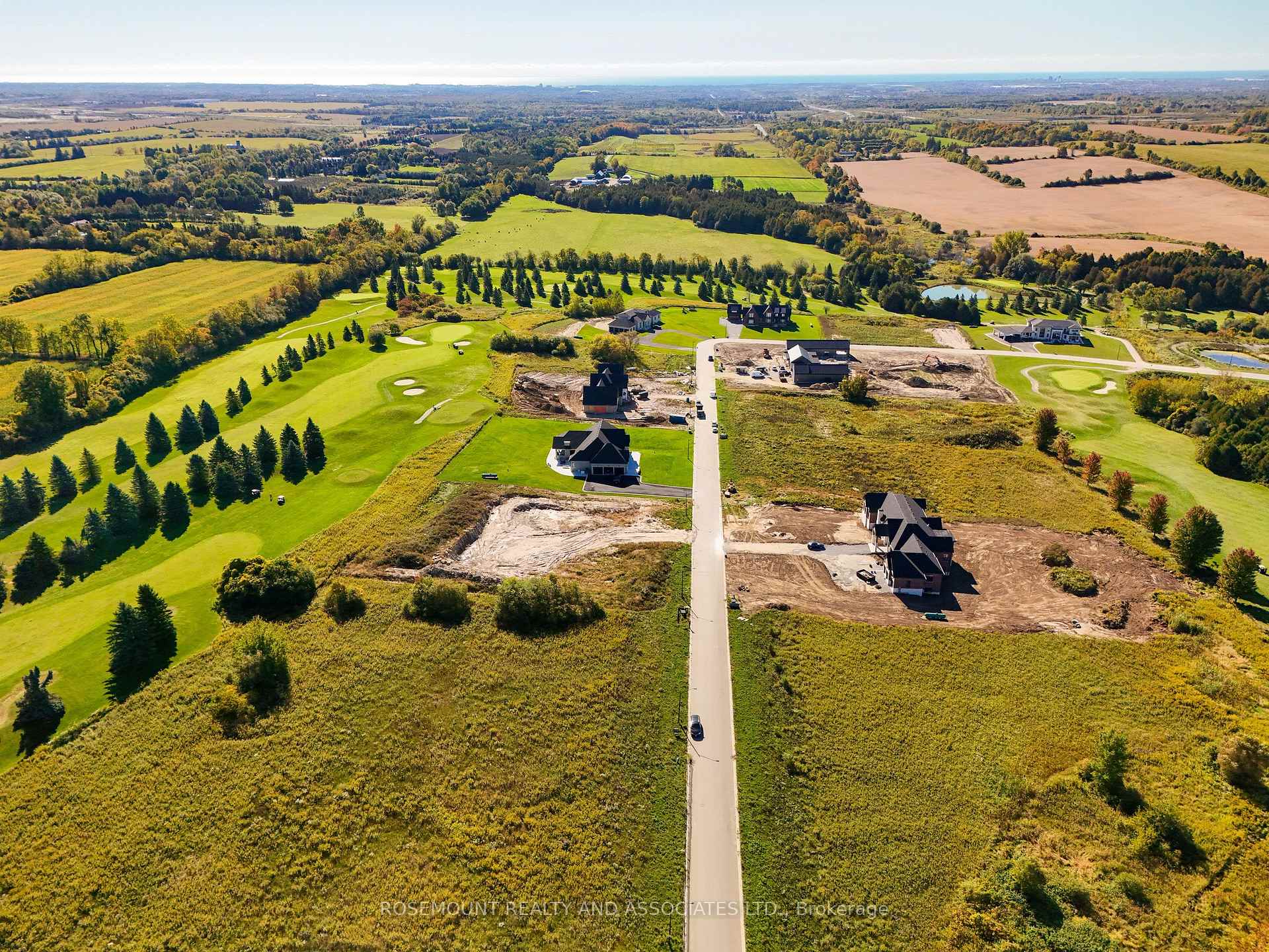 Photo 4 of 33 Franklin Crescent, Whitby, Rural Whitby — HOMEH