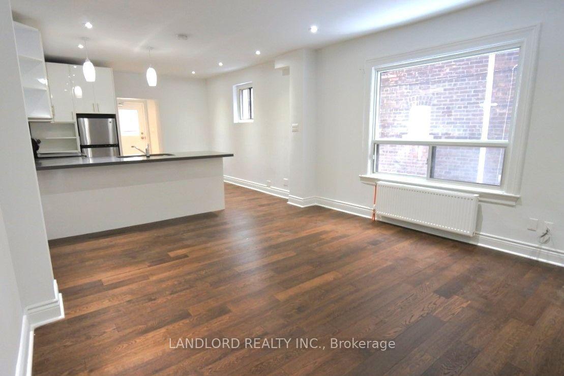 Photo 2 of Unit Main, 22 Rusholme Park Crescent, Toronto, Little Portugal — HOMEH