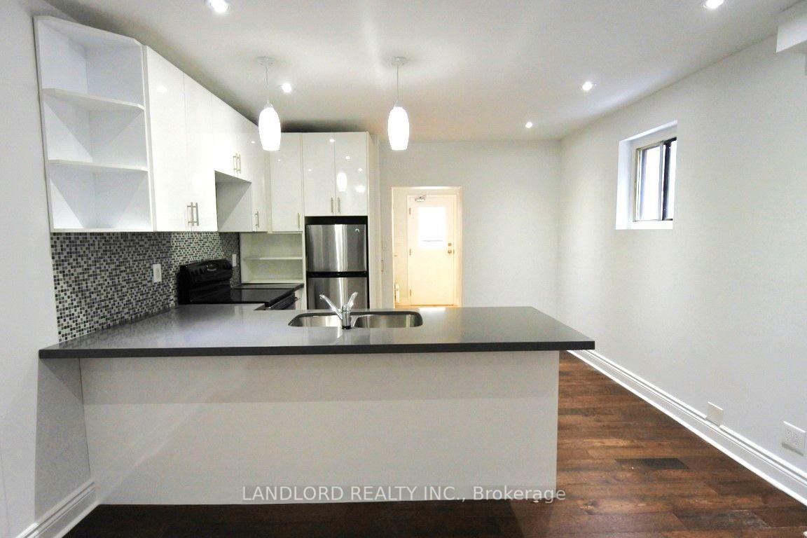 Photo 4 of Unit Main, 22 Rusholme Park Crescent, Toronto, Little Portugal — HOMEH
