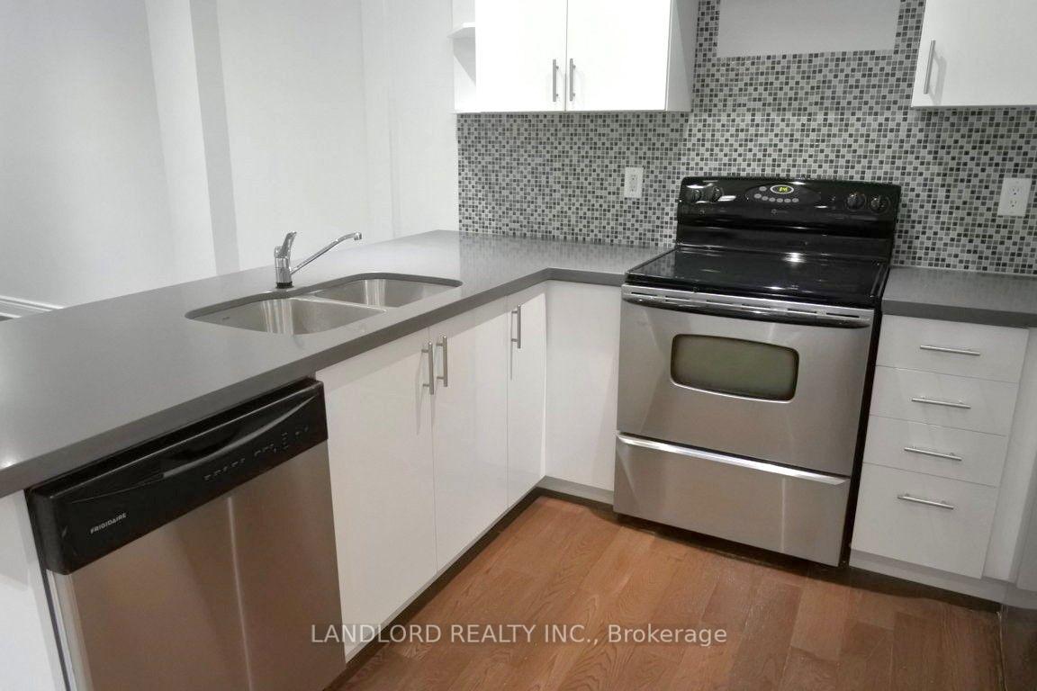 Photo 6 of Unit Main, 22 Rusholme Park Crescent, Toronto, Little Portugal — HOMEH