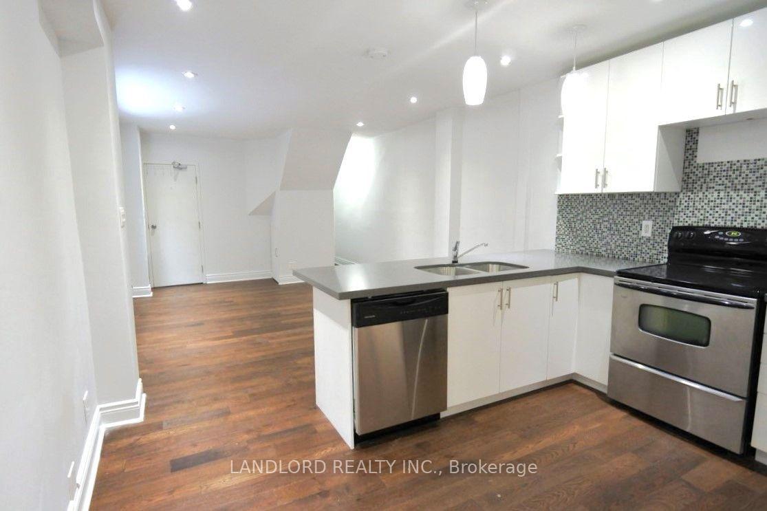 Photo 7 of Unit Main, 22 Rusholme Park Crescent, Toronto, Little Portugal — HOMEH
