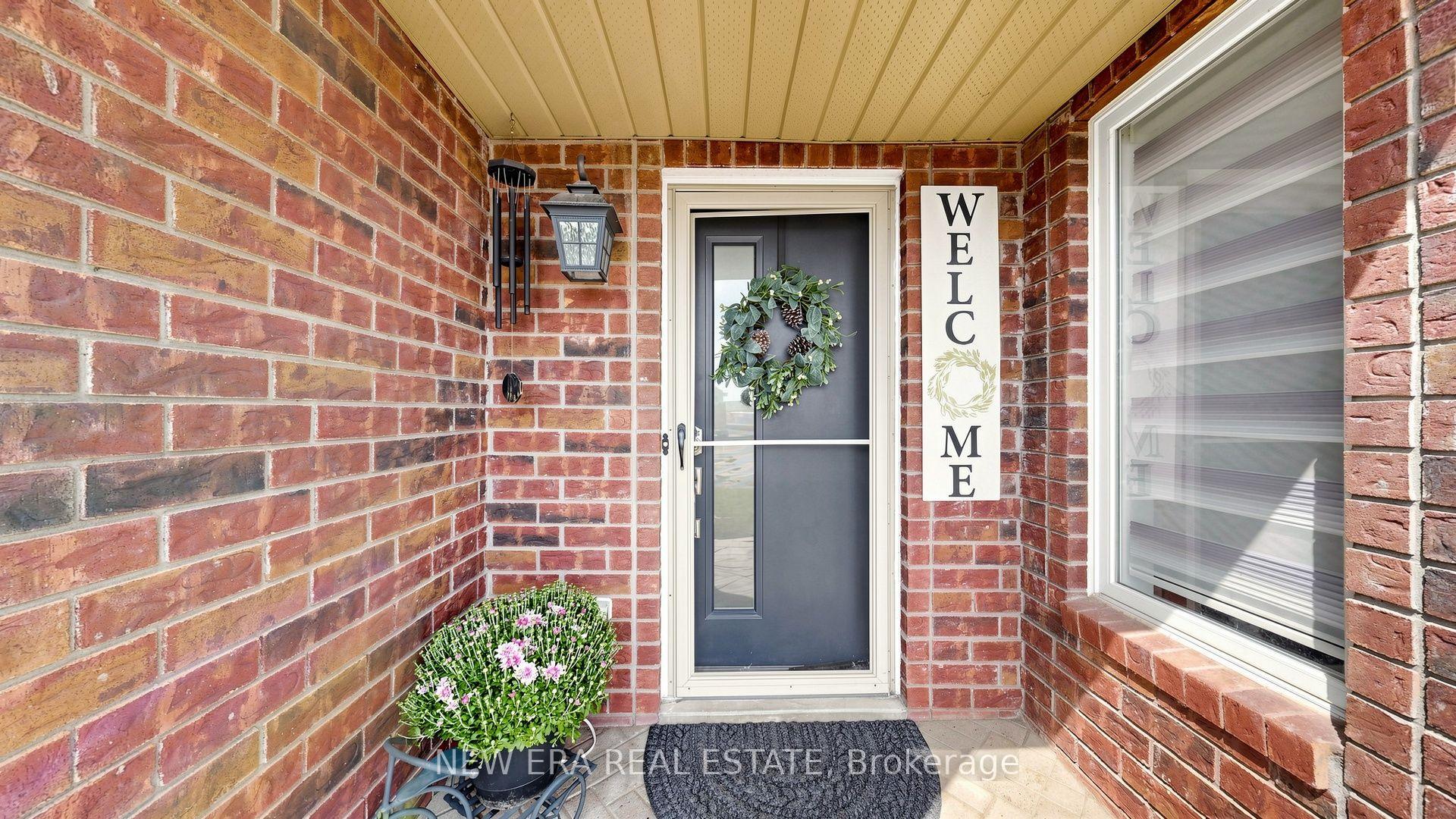 Photo 4 of 30 Harrogate Court, Barrie, Georgian Drive — HOMEH