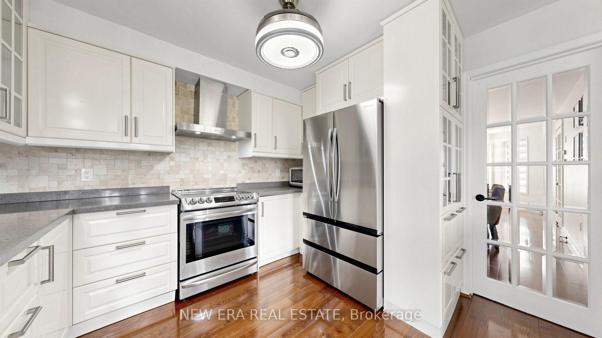 Photo 10 of 30 Harrogate Court, Barrie, Georgian Drive — HOMEH