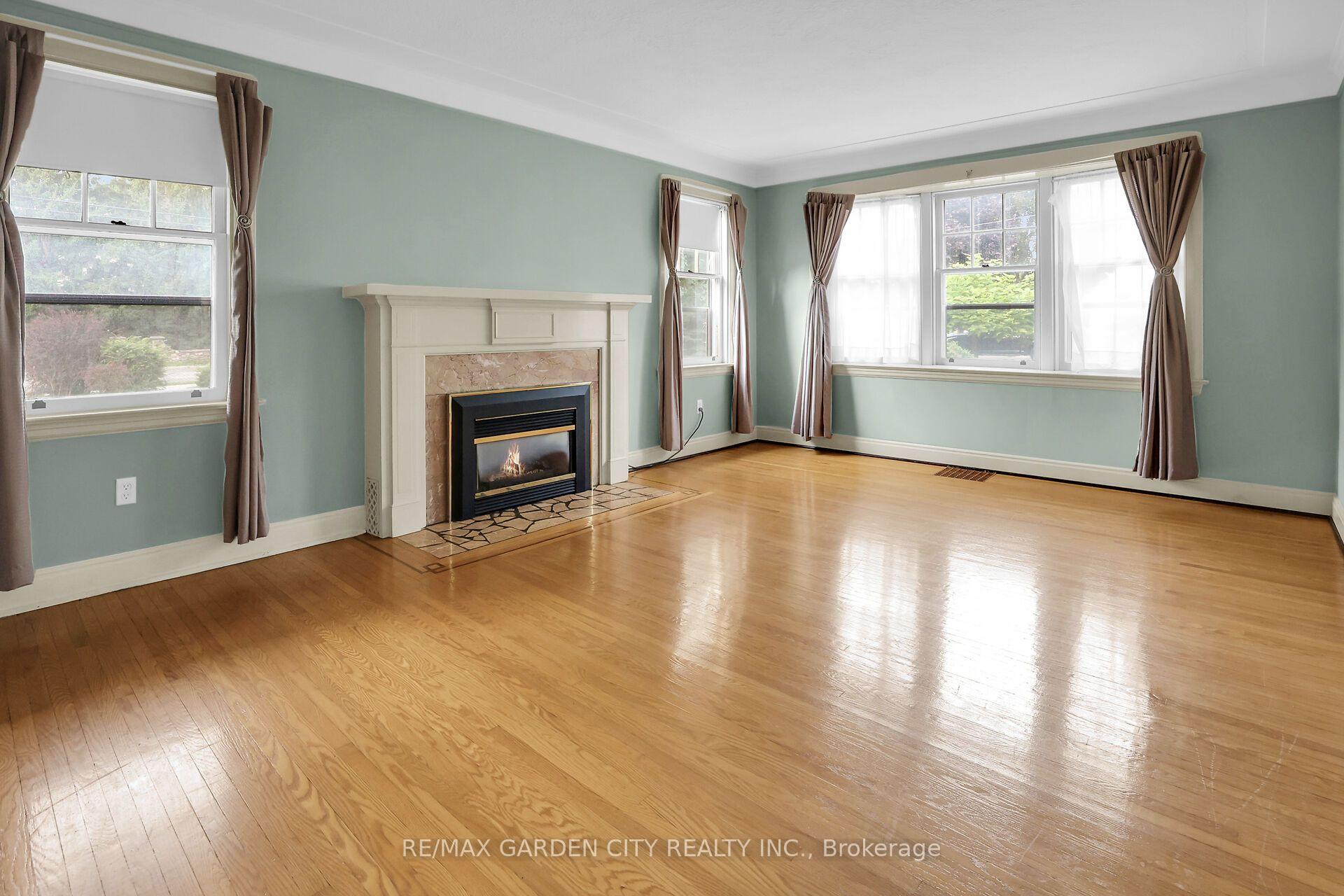 Photo 5 of 77 Main Street E, Grimsby, Grimsby East — HOMEH