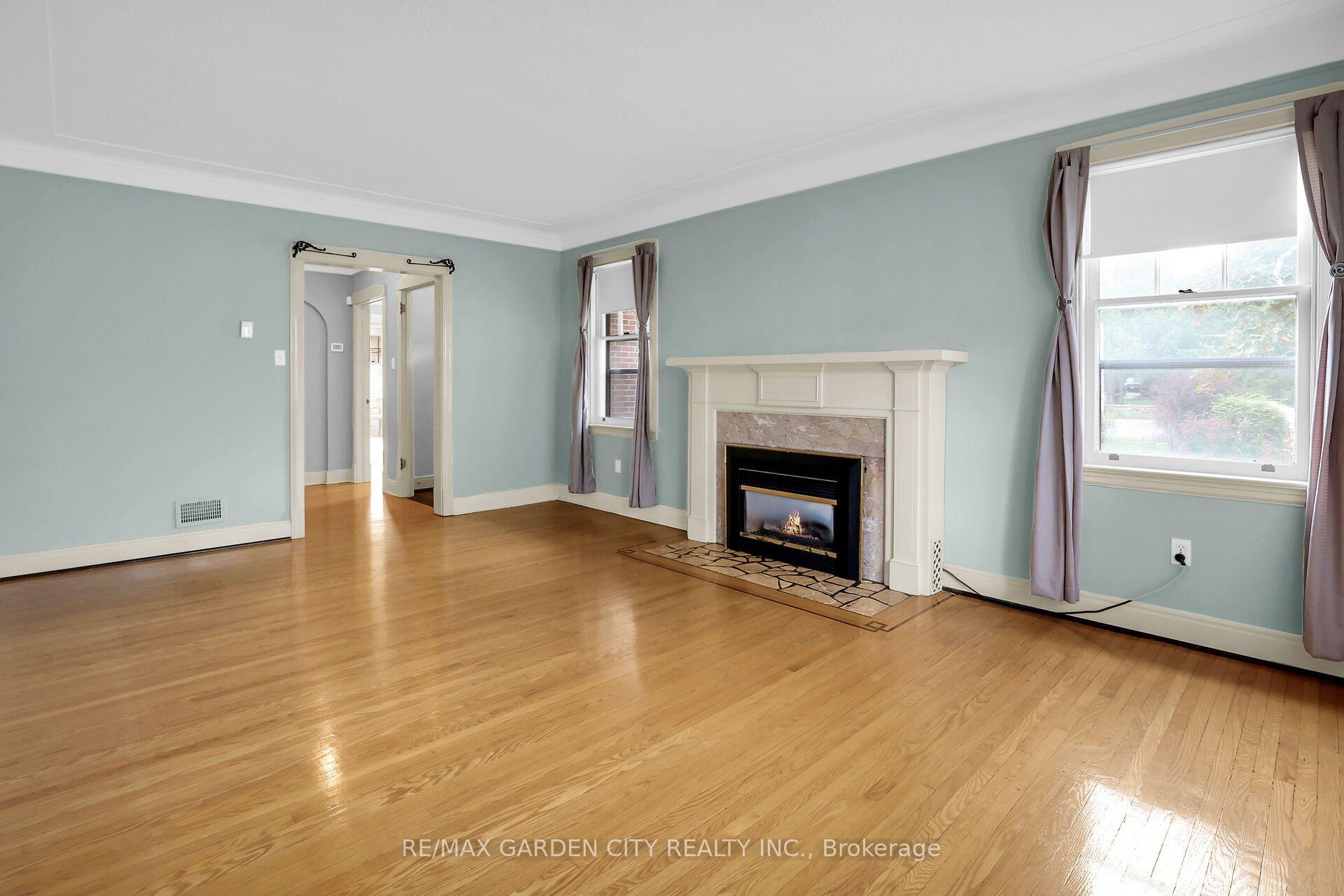 Photo 6 of 77 Main Street E, Grimsby, Grimsby East — HOMEH