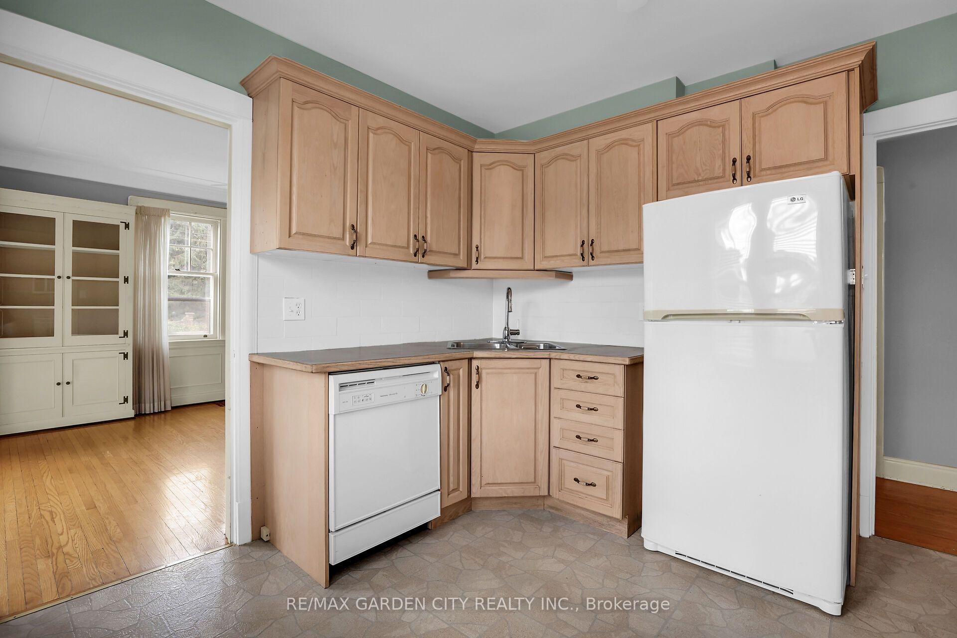 Photo 10 of 77 Main Street E, Grimsby, Grimsby East — HOMEH