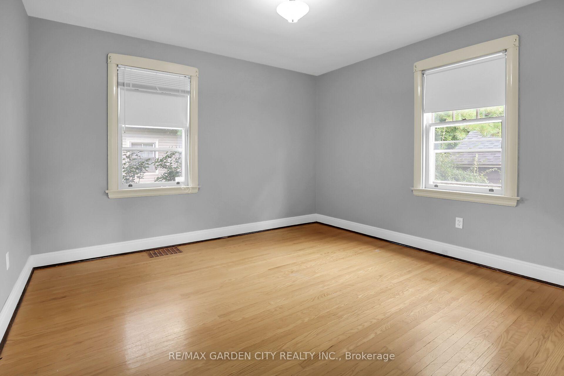Photo 13 of 77 Main Street E, Grimsby, Grimsby East — HOMEH
