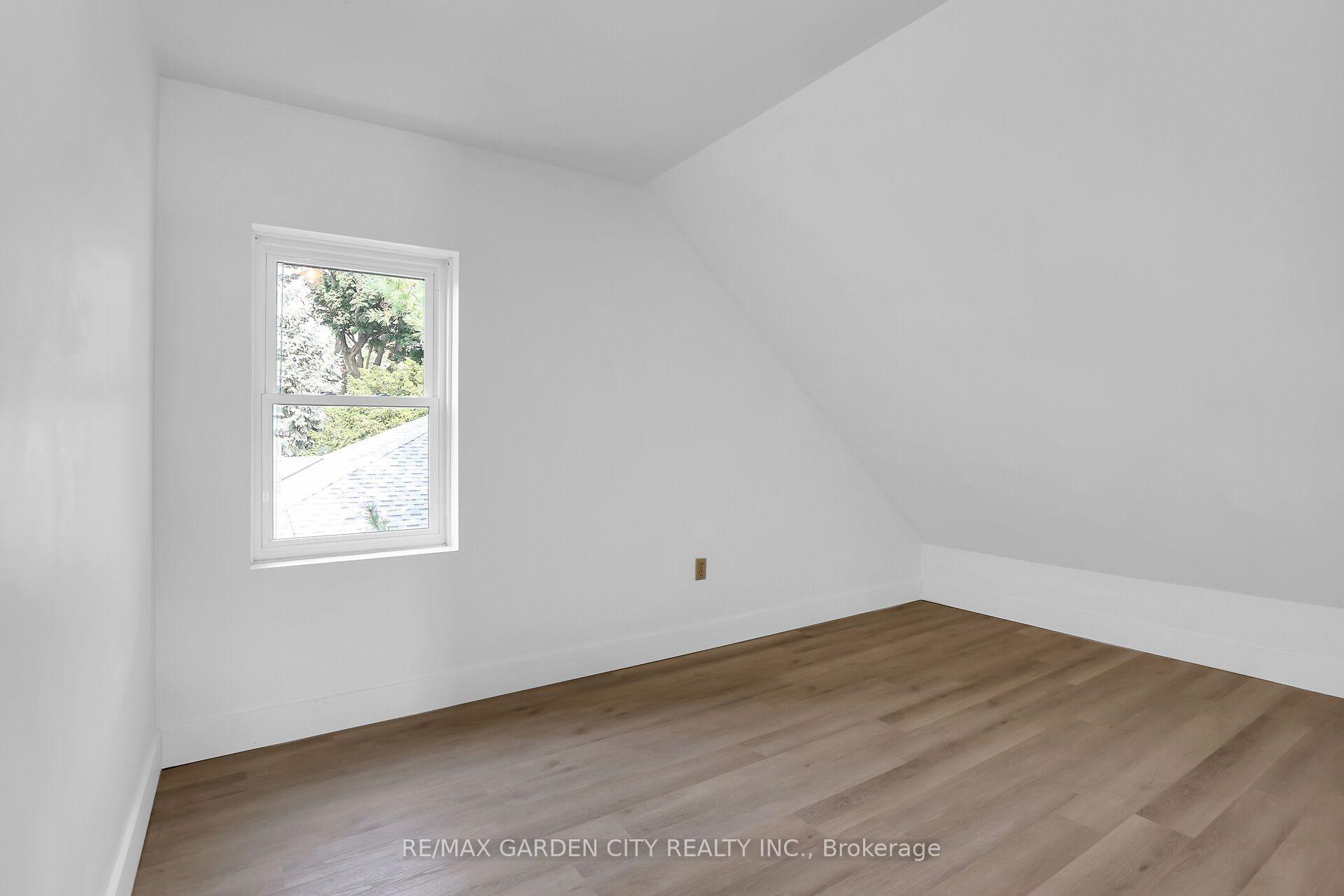 Photo 20 of 77 Main Street E, Grimsby, Grimsby East — HOMEH