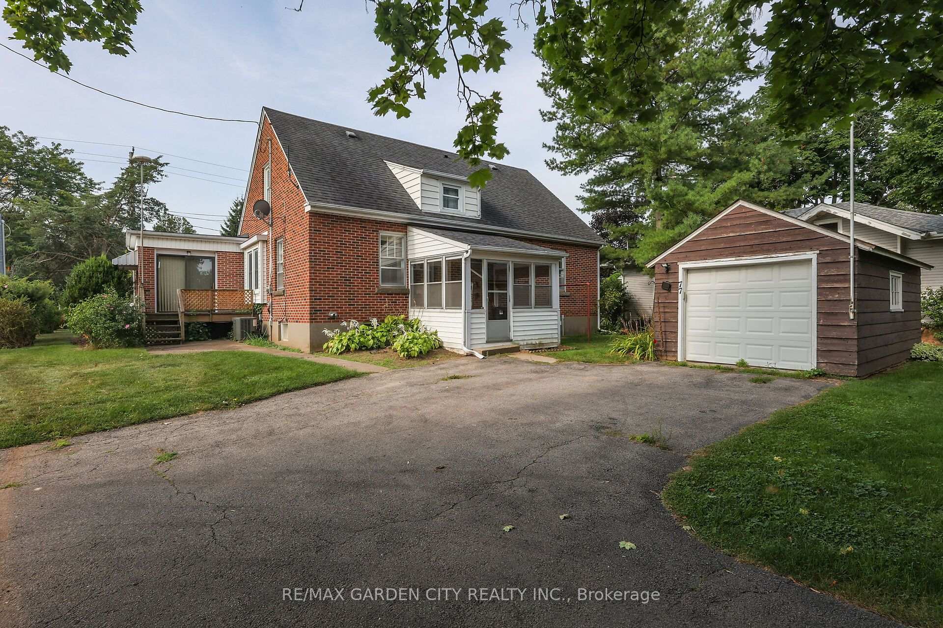 Photo 25 of 77 Main Street E, Grimsby, Grimsby East — HOMEH