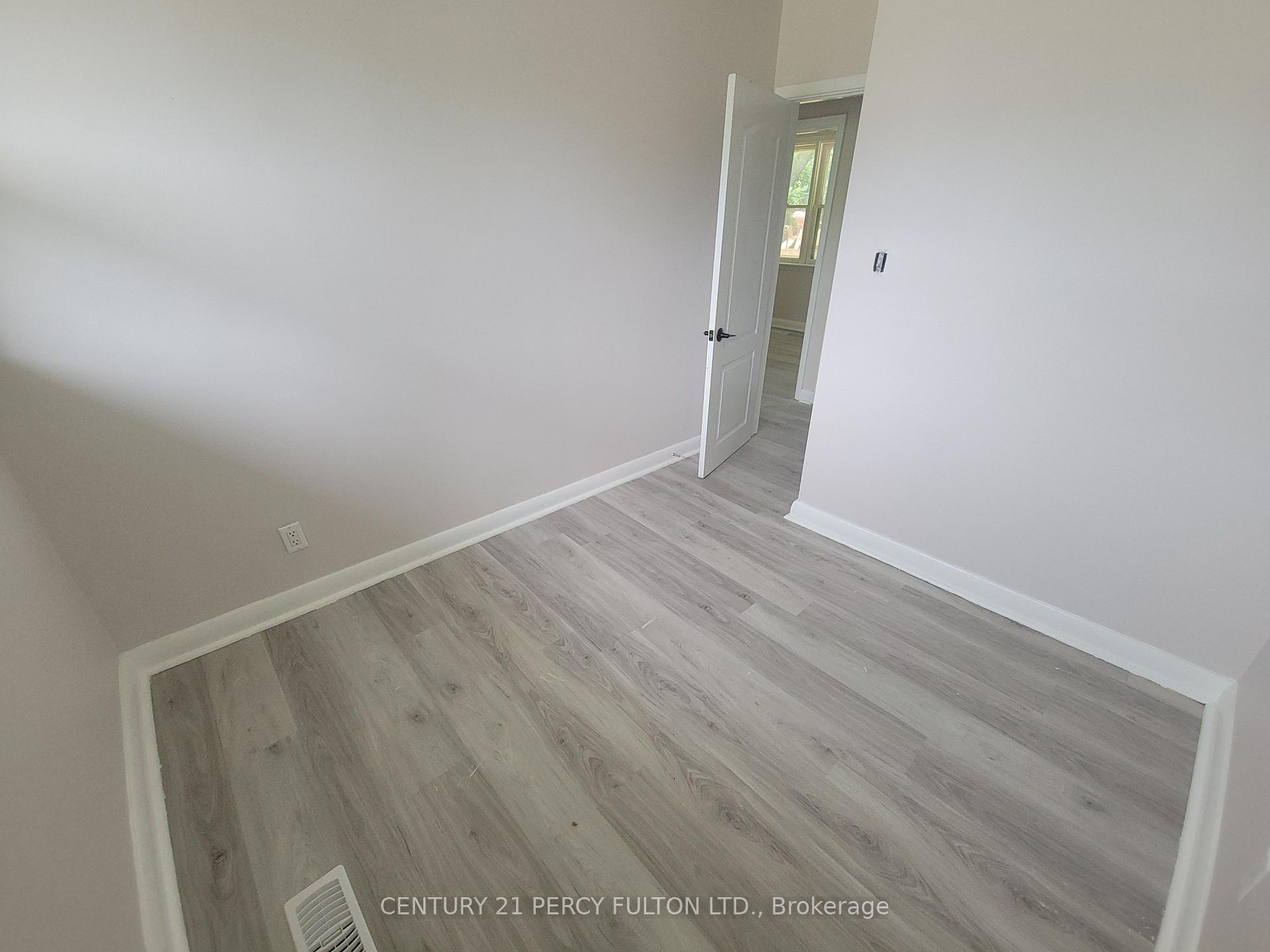Photo 11 of 71 Grace Street, Scarborough, Eglinton East — HOMEH