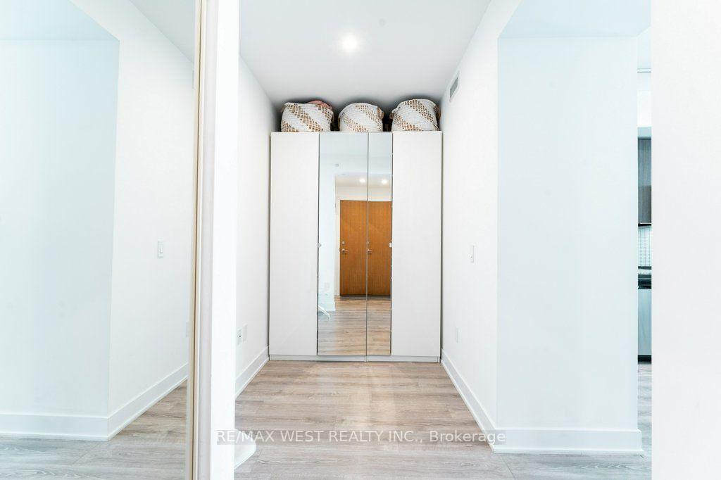 Photo 5 of Unit 3206, 20 Shore Breeze Drive, Etobicoke, Mimico — HOMEH