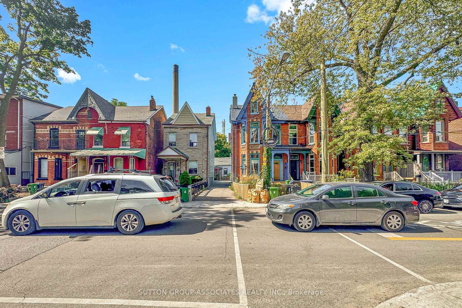 Photo 3 of 18 1/2 Bellevue Avenue, Toronto, Kensington-Chinatown — HOMEH
