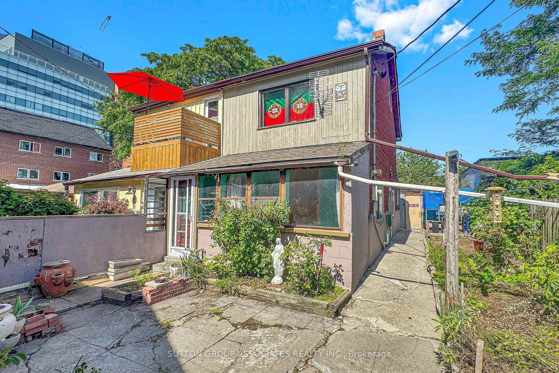 Photo 1 of 18 1/2 Bellevue Avenue, Toronto, Kensington-Chinatown — HOMEH