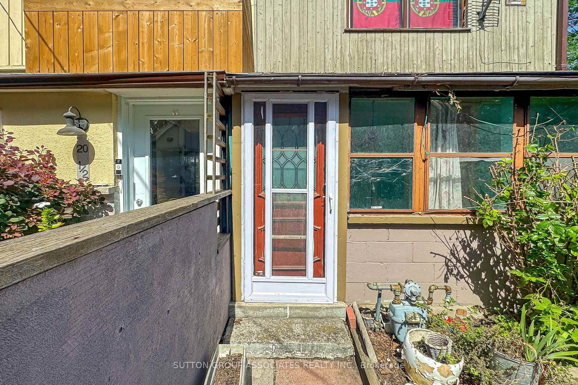 Photo 4 of 18 1/2 Bellevue Avenue, Toronto, Kensington-Chinatown — HOMEH