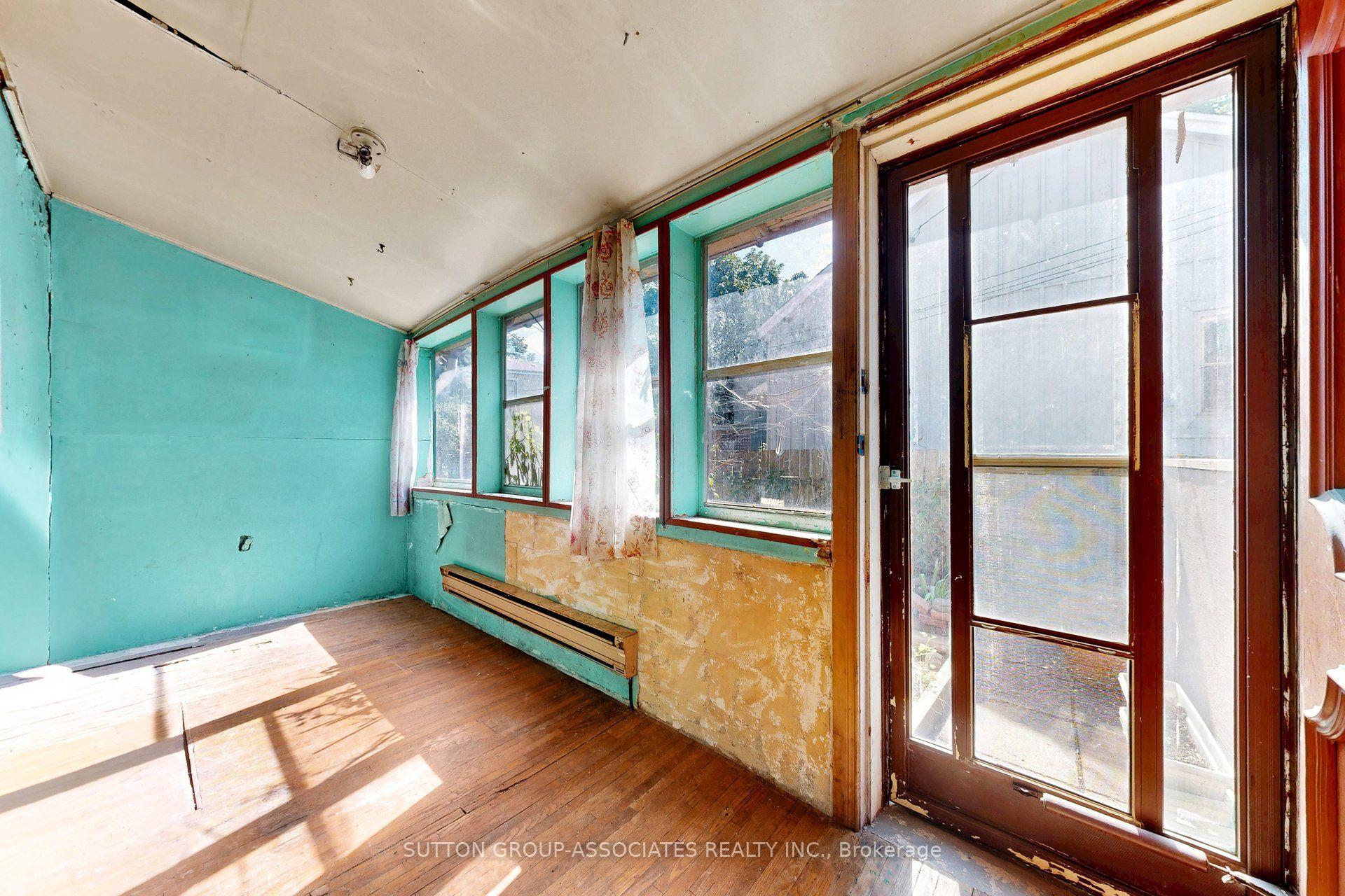 Photo 6 of 18 1/2 Bellevue Avenue, Toronto, Kensington-Chinatown — HOMEH