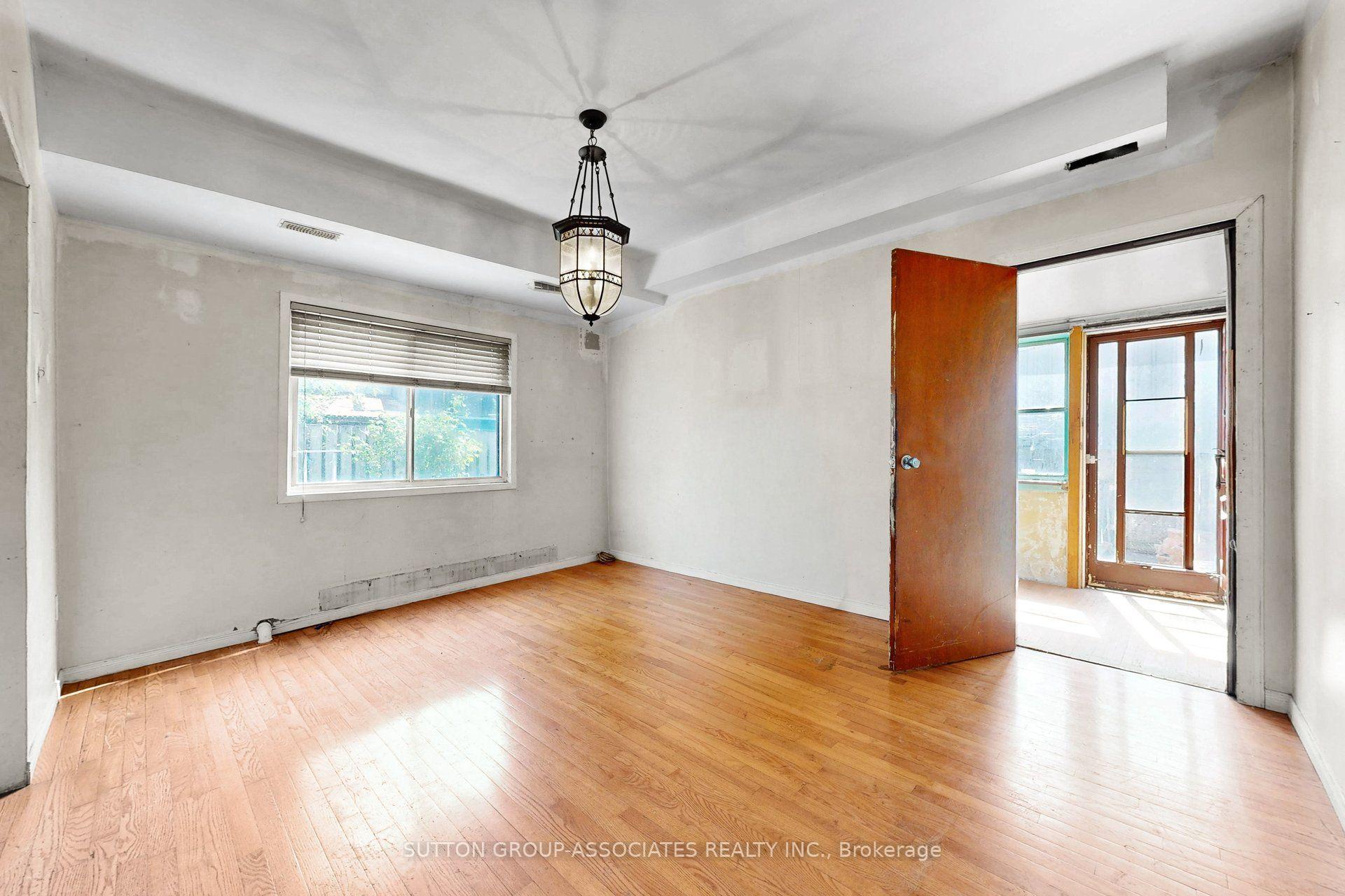 Photo 8 of 18 1/2 Bellevue Avenue, Toronto, Kensington-Chinatown — HOMEH
