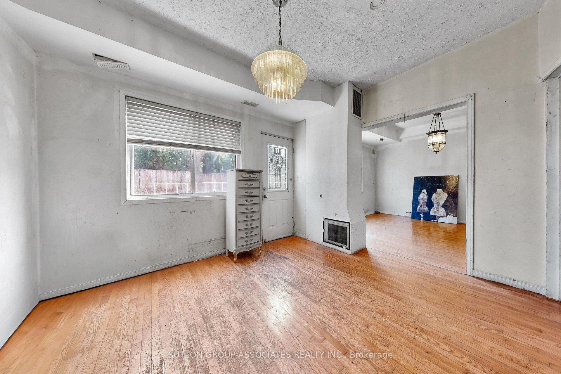 Photo 10 of 18 1/2 Bellevue Avenue, Toronto, Kensington-Chinatown — HOMEH