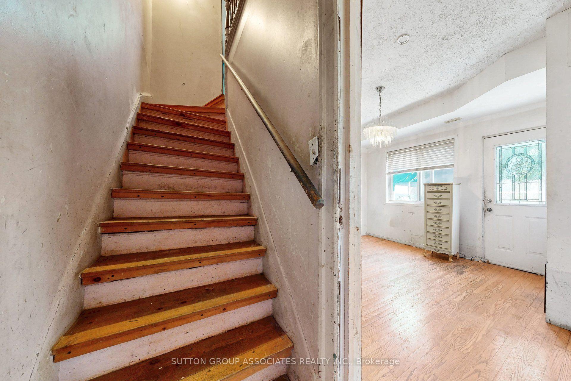 Photo 13 of 18 1/2 Bellevue Avenue, Toronto, Kensington-Chinatown — HOMEH
