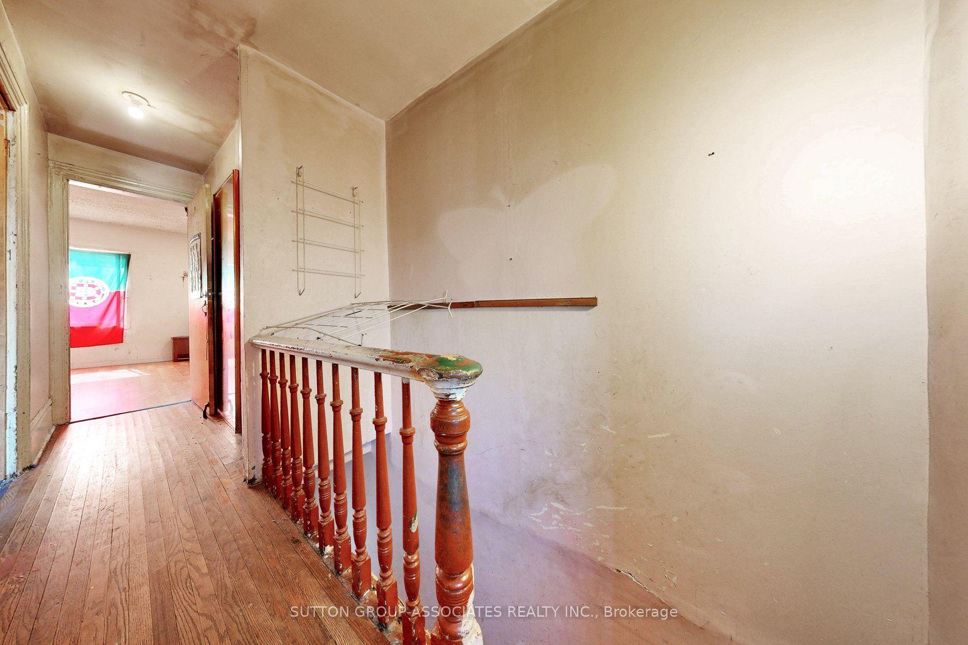 Photo 14 of 18 1/2 Bellevue Avenue, Toronto, Kensington-Chinatown — HOMEH