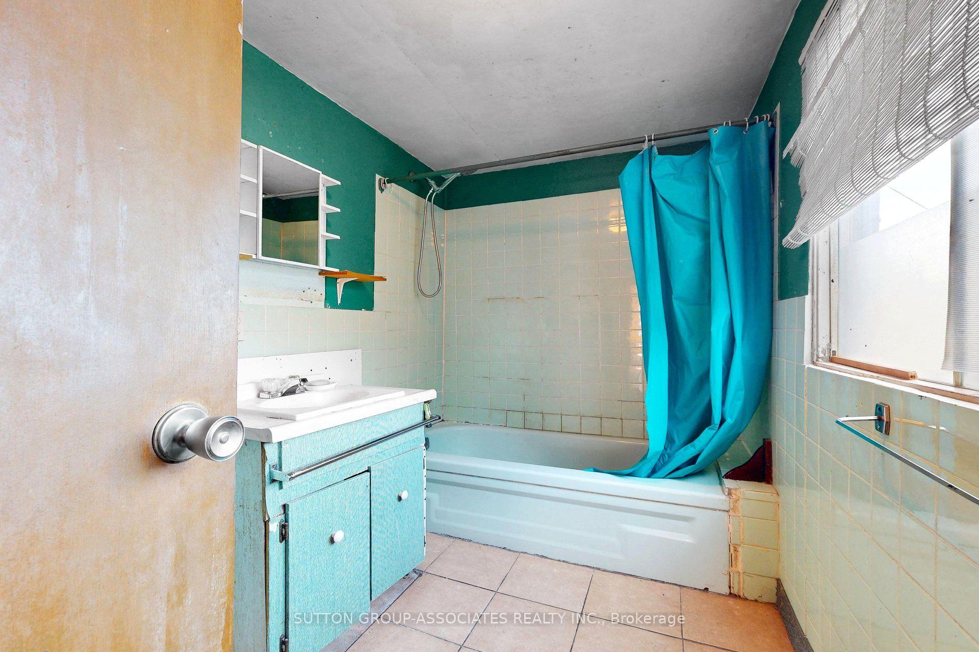 Photo 15 of 18 1/2 Bellevue Avenue, Toronto, Kensington-Chinatown — HOMEH