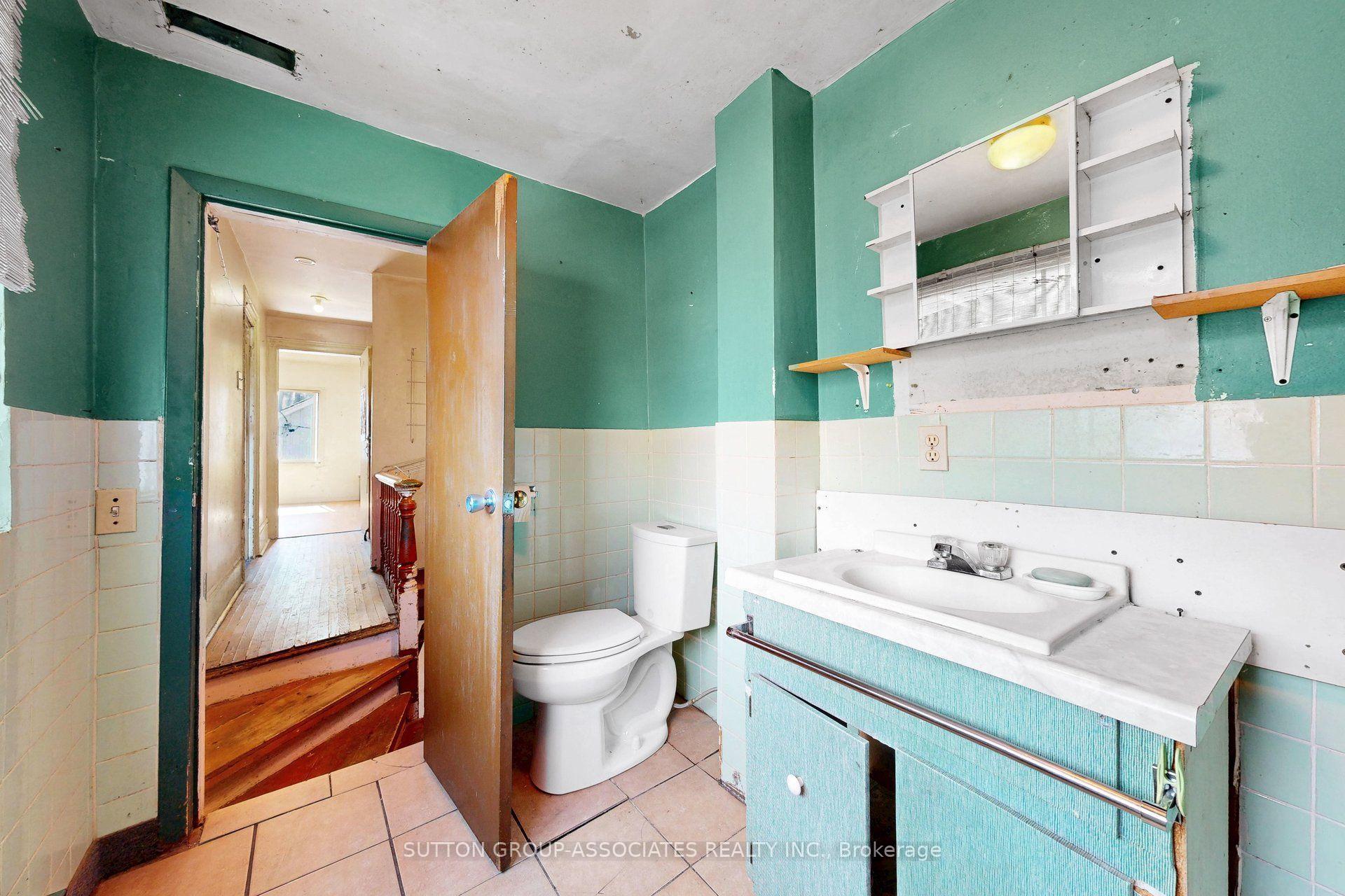 Photo 16 of 18 1/2 Bellevue Avenue, Toronto, Kensington-Chinatown — HOMEH